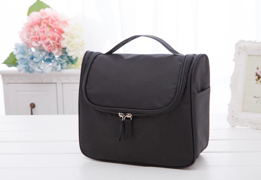 Túi dựng mỹ phẩm xách tay Pouch
