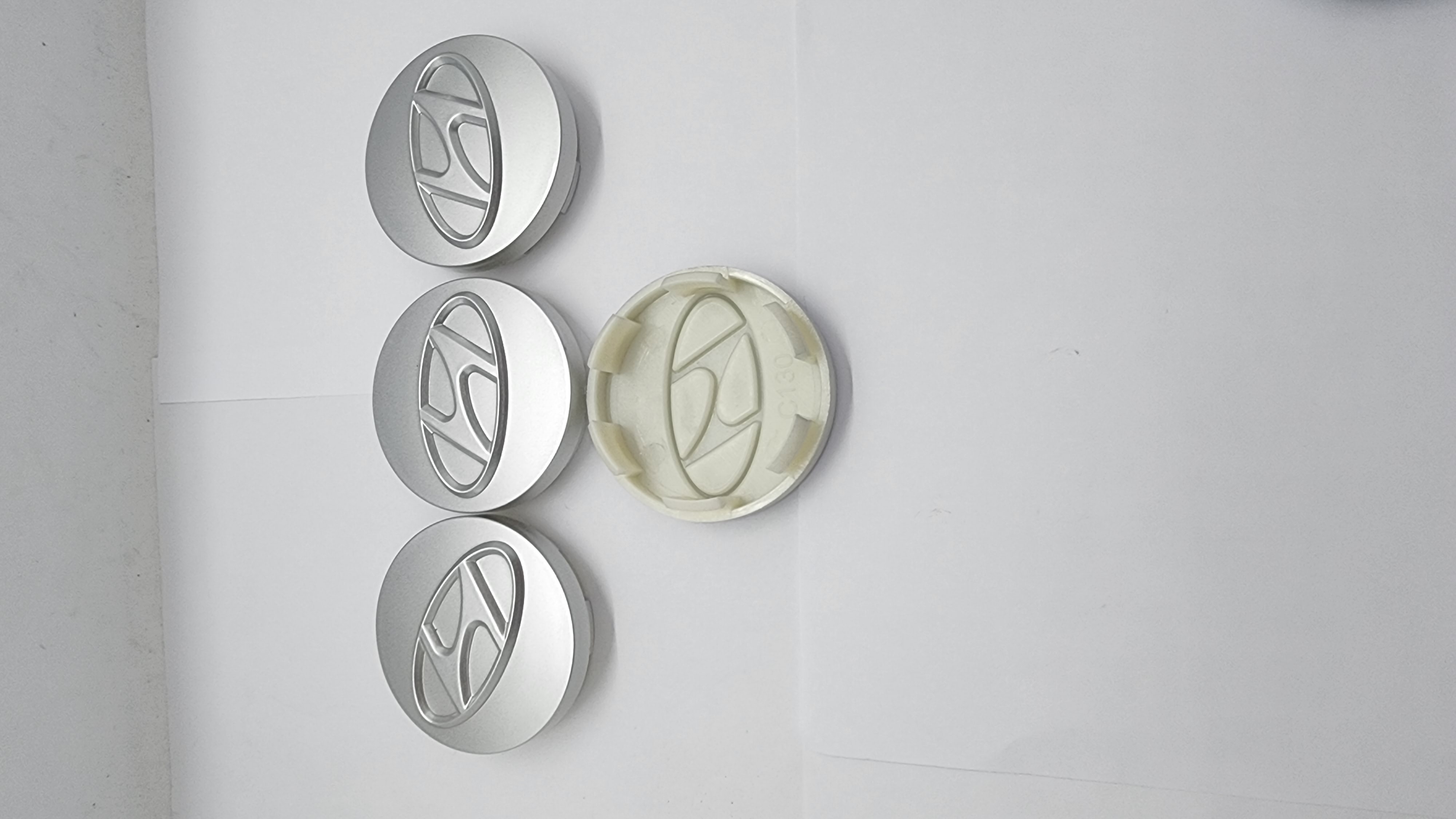 Chụp lazang (chụp mâm) xe Hyundai Size: 57mm