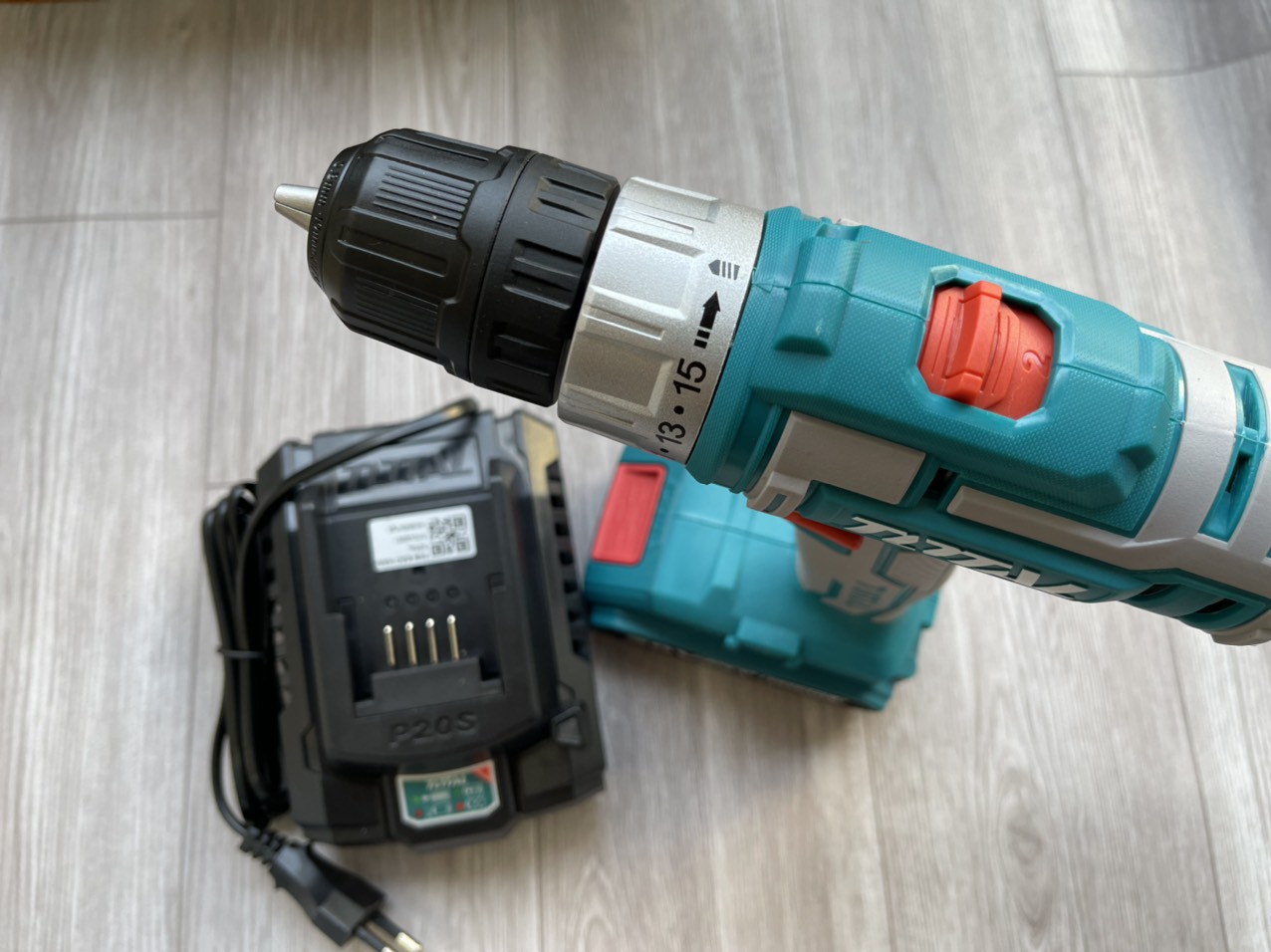 [HCM]Máy khoan vặn vít dùng pin Total 20V TDLI20024 ( kèm pin 1 và sạc )