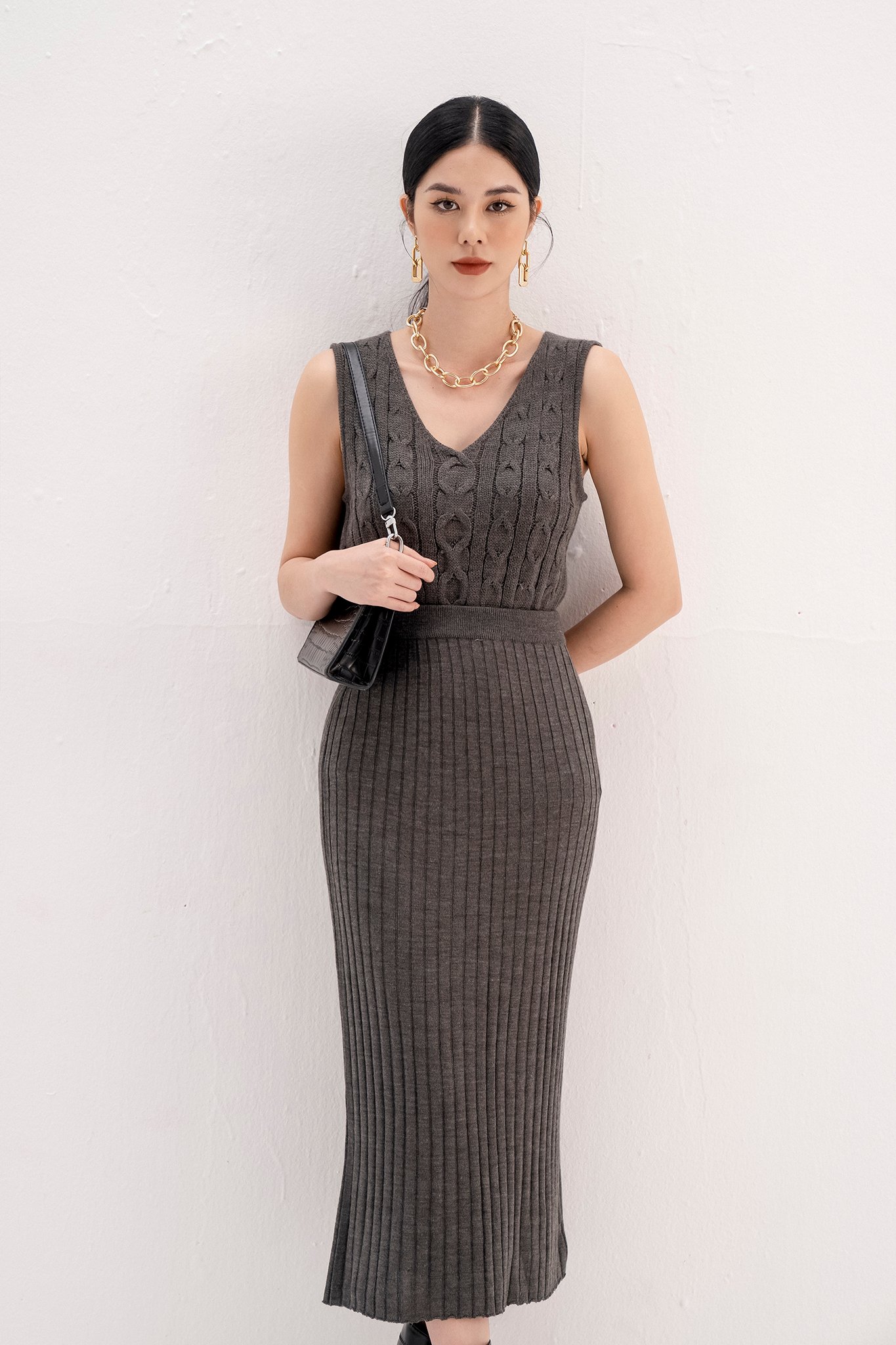 Áo len nữ sát nách cổ V Eva de Eva 21AALE014X