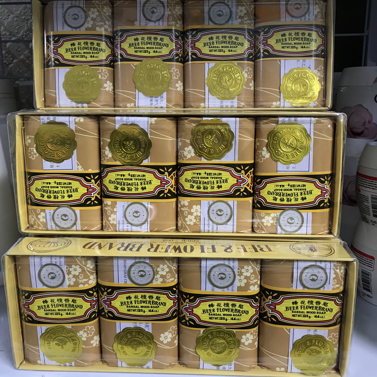 [Hoàn tiền 20%] [HCM]Xà bông thơm con ong - mùi trầm hương (1 lốc / 4 cục)