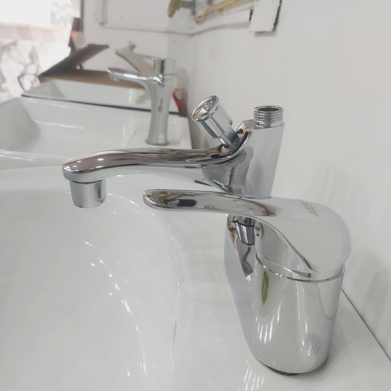 Gật Gù Sen Liền Vòi Chậu Lavabo ( Củ Vòi Liền Sen Tắm Nóng Lạnh)