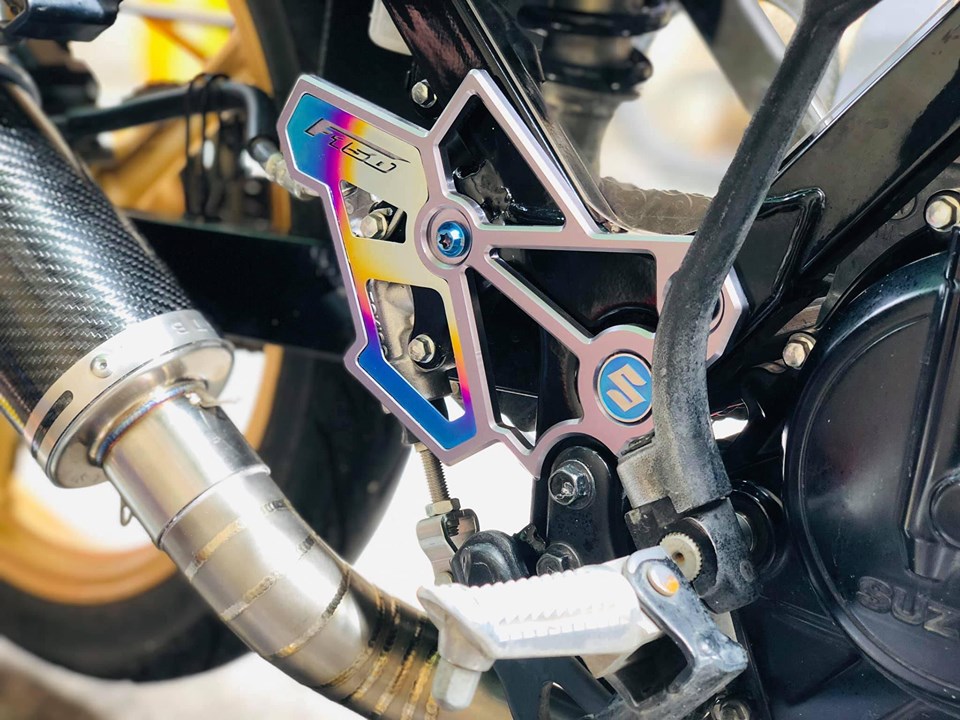 Nẹp Sườn Raider / Satria Titan Trái Phải + Logo Suzuki