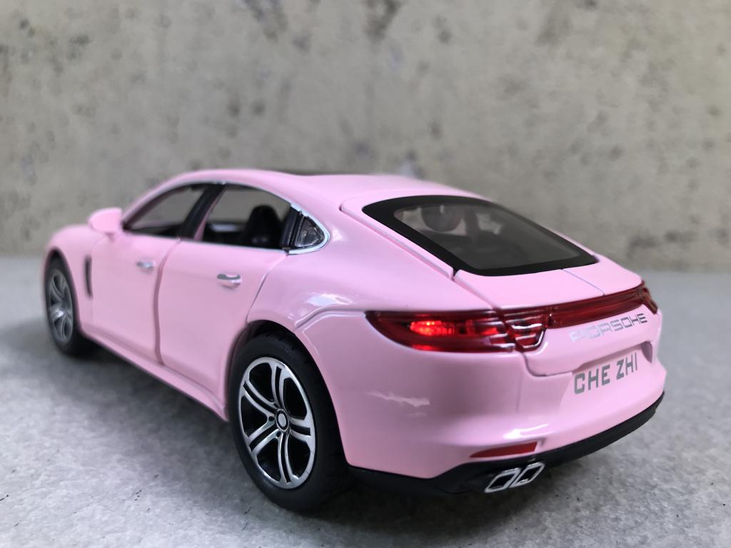 Mô hình xe ô tô Porsche Panamera 1:32
