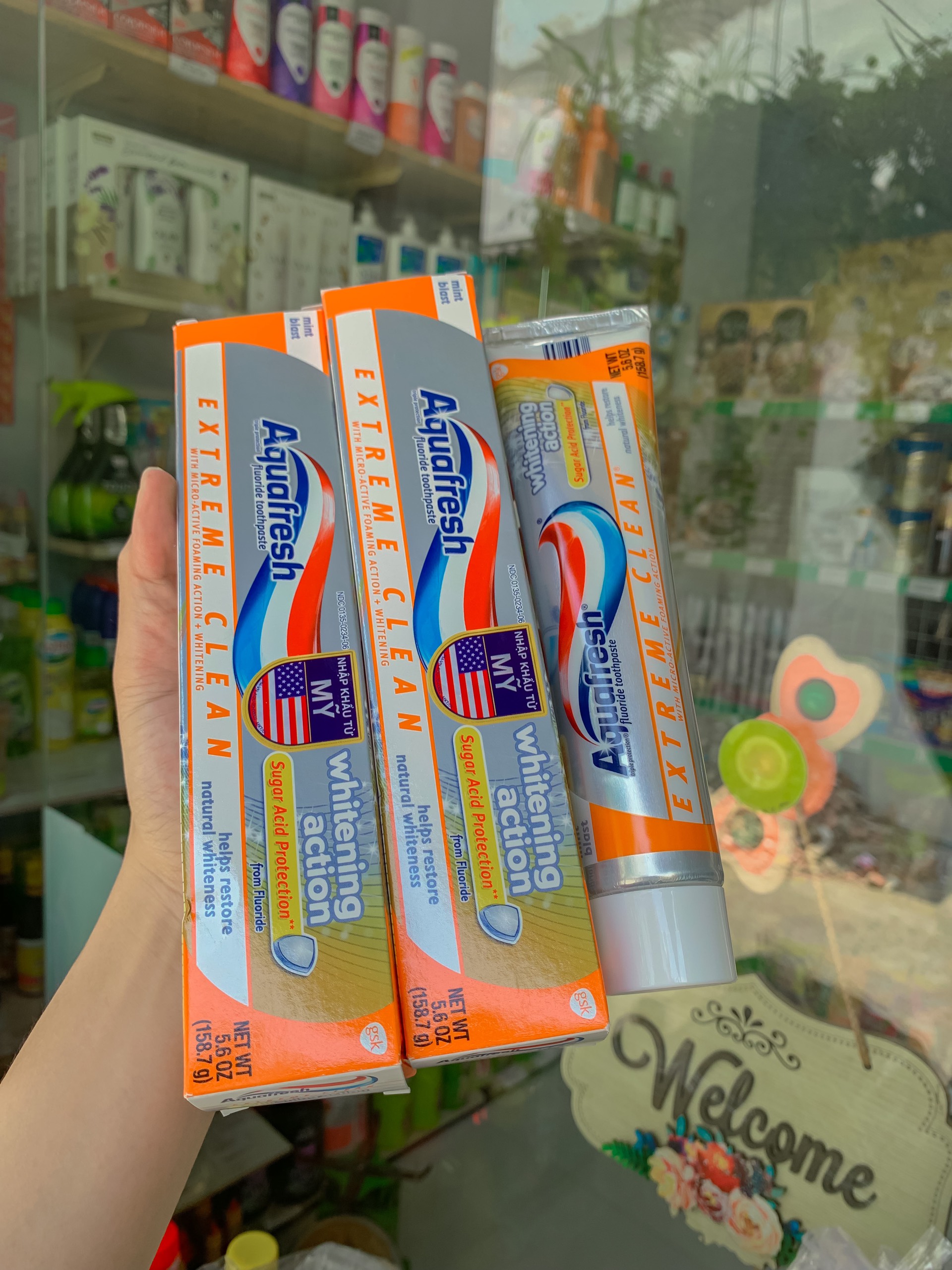 Kem đánh răng aquafresh whitening 158g của mỹ