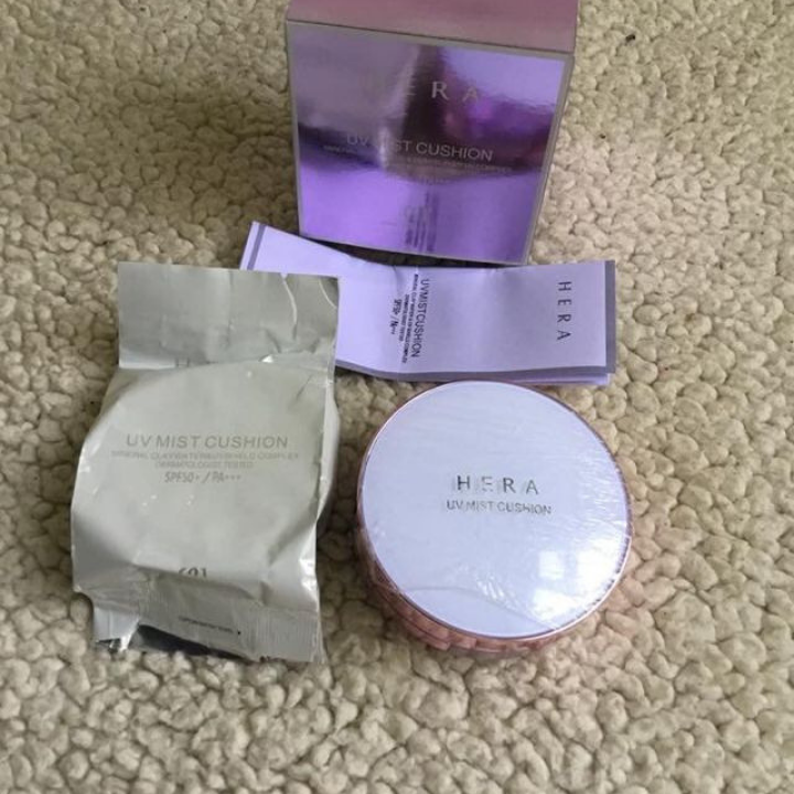 PHẤN NƯỚC HERA TẶNG KÈM LÕI SƠ CUA