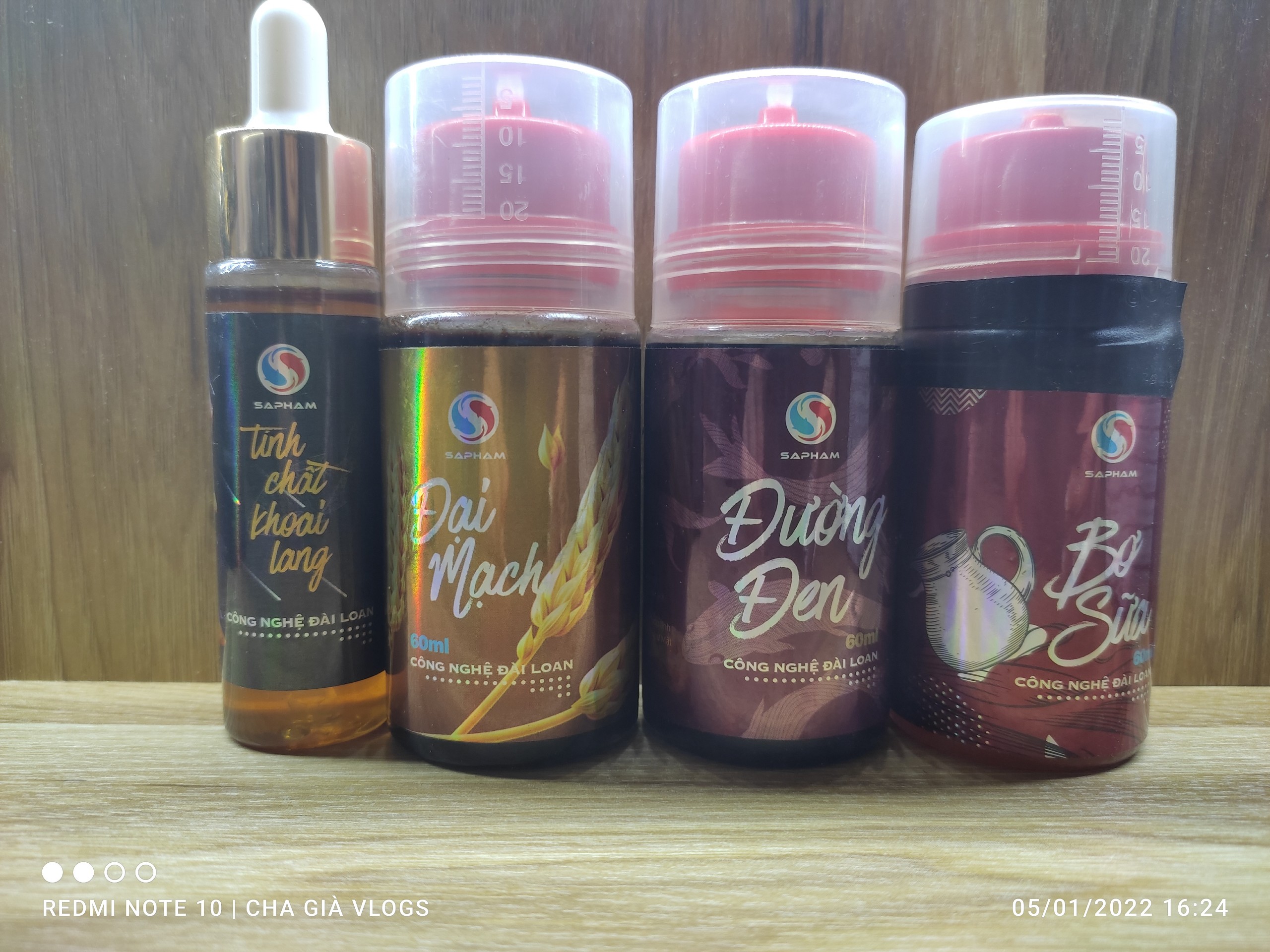 Combo 4 Món tinh mùi câu chép Sa Phạm gồm : Đ𝐮̛𝐨̛̀𝐧𝐠 đ𝐞𝐧 , Đ𝐚̣𝐢 𝐦𝐚̣𝐜𝐡 , 𝐁𝐨̛ 𝐬𝐮̛̃𝐚 , 𝐓𝐢𝐧𝐡 𝐜𝐡𝐚̂́𝐭 𝐤𝐡𝐨𝐚𝐢 𝐥𝐚𝐧