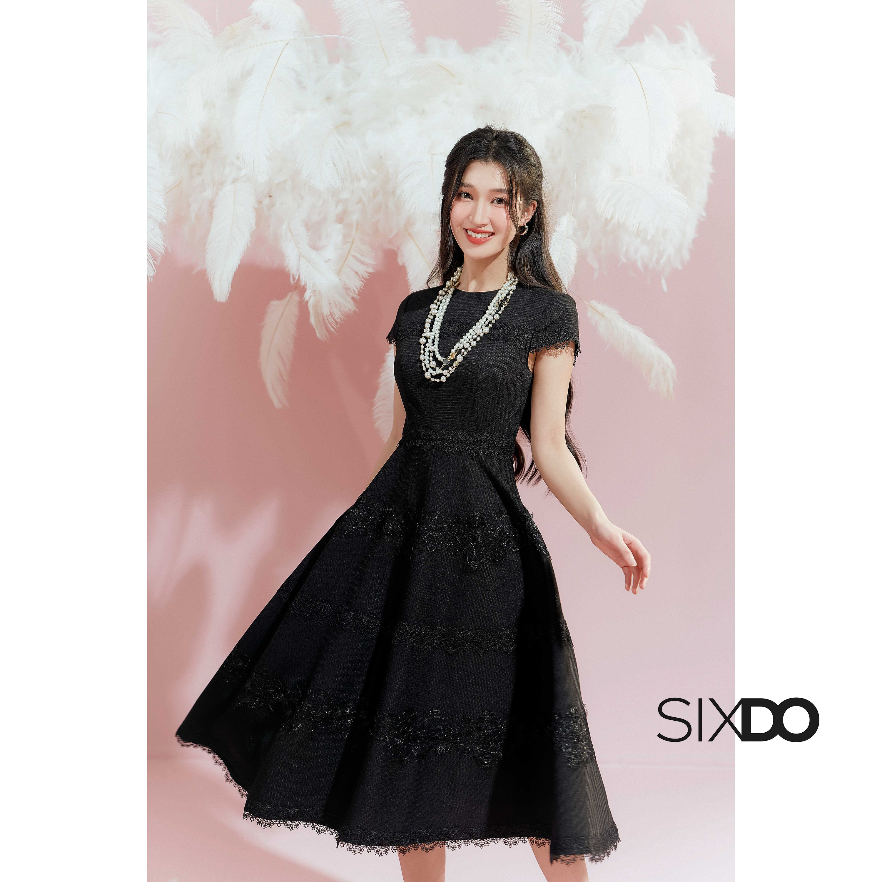 Đầm thô đen dáng xòe SIXDO (Black Short Sleeves Midi Raw Dress)