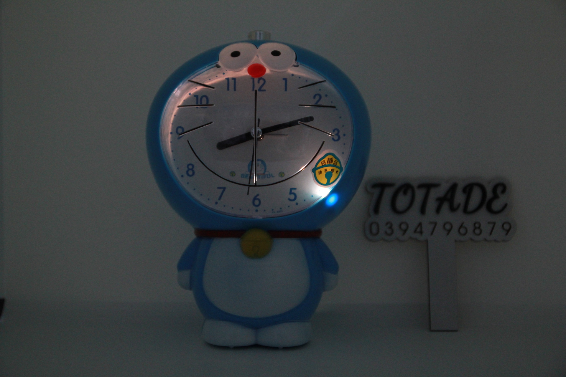 Đồng hồ để bàn Doraemon