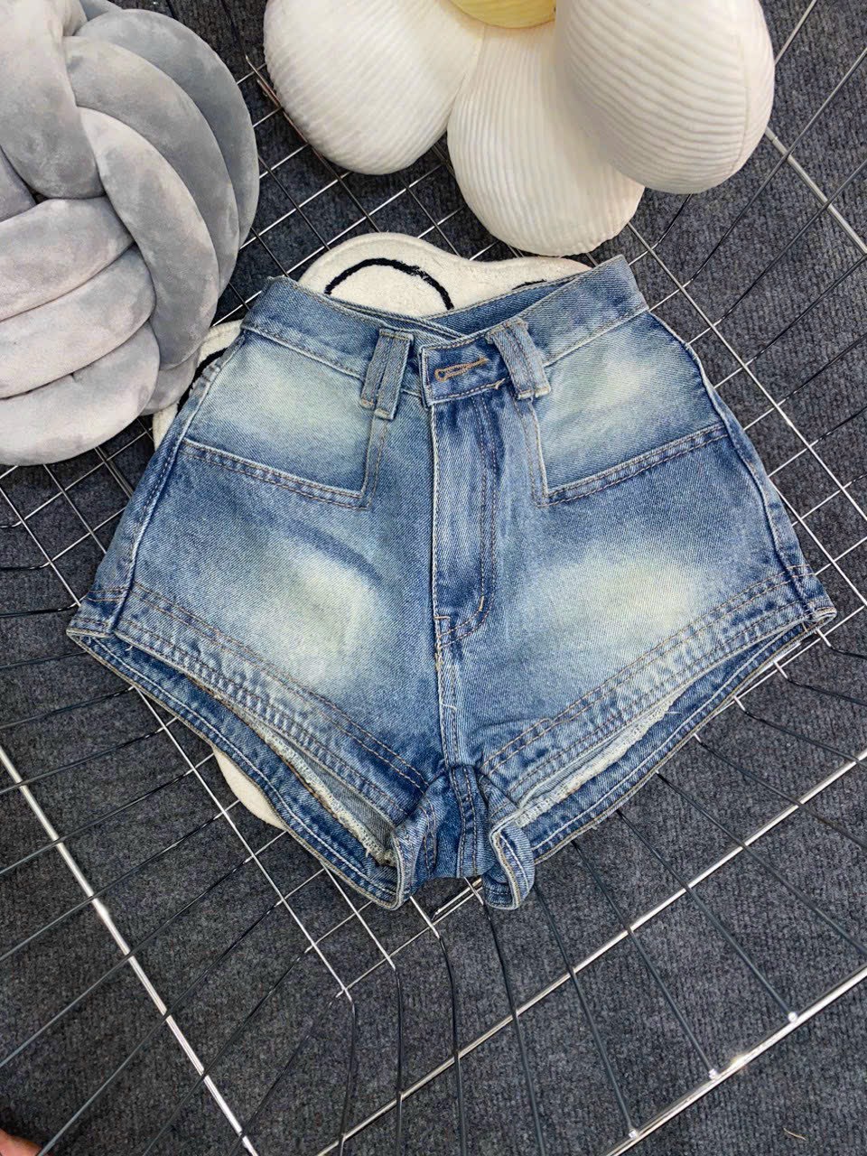Quần Short Nữ Jean Lưng Cao Basic Lai Kiểu