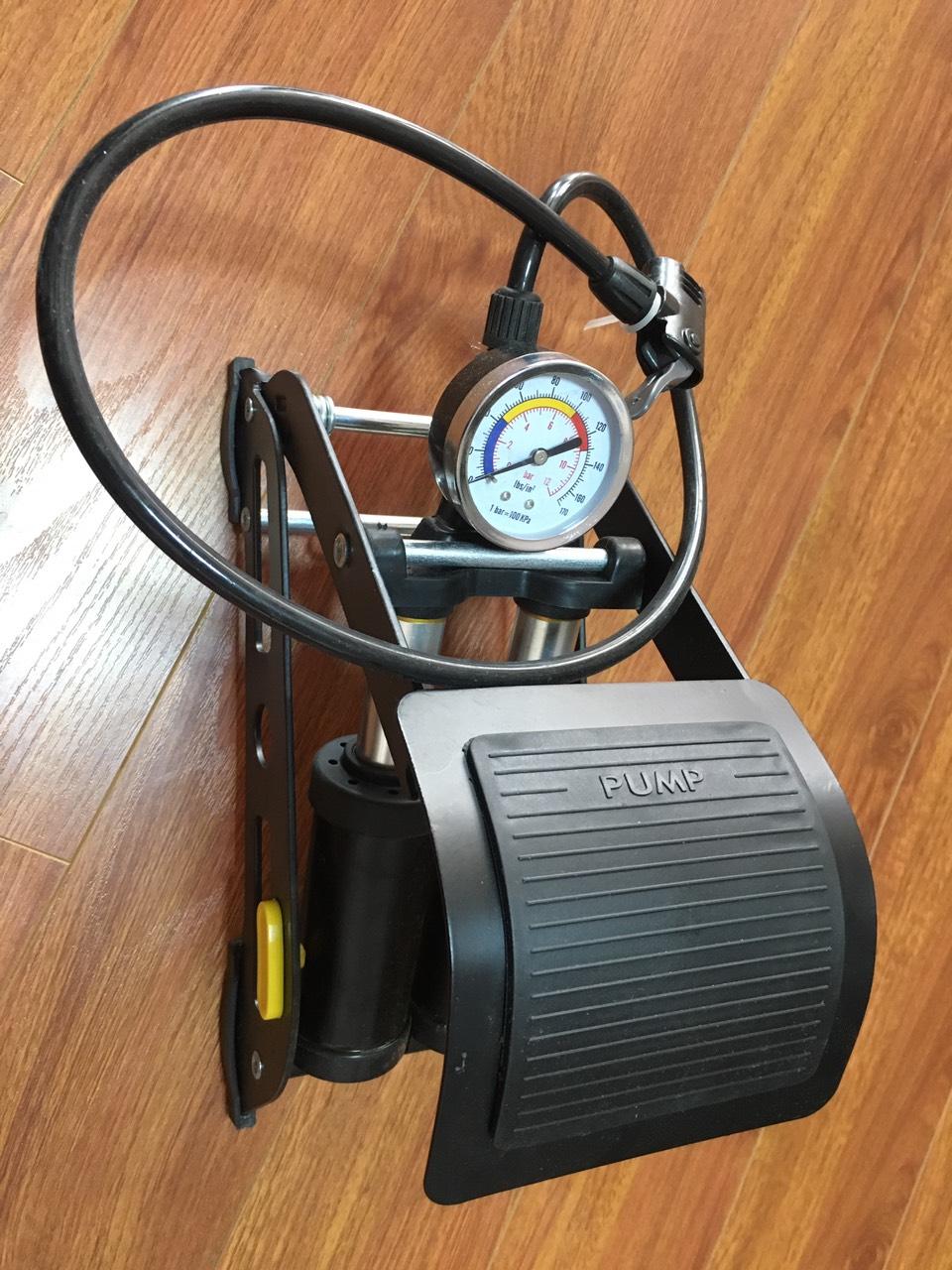 bơm xe đạp bơm xe máy 2 piston bơm đạp chân có đồng hồ chuẩn.