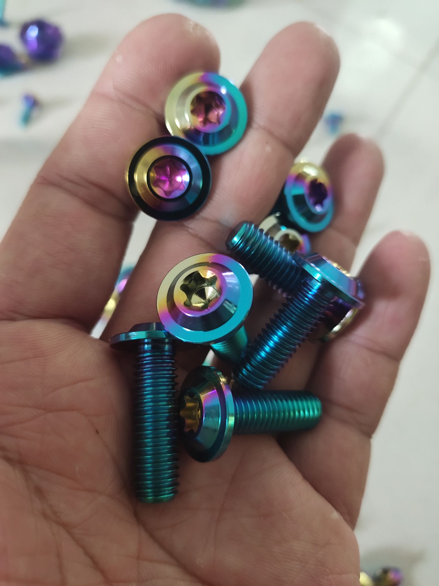 ốc đĩa titan 3 màu như hình