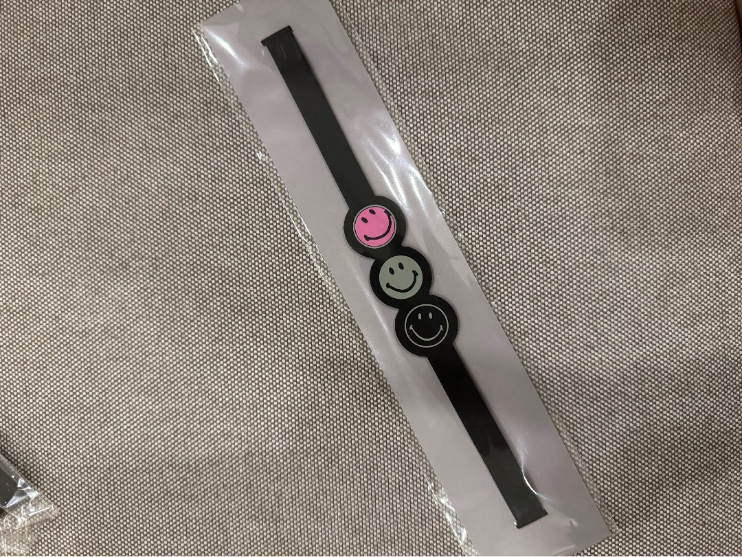 [GIFT - QUÀ TẶNG KHÔNG BÁN] Dây Đeo Tay 3CE X SMILEY STRAP