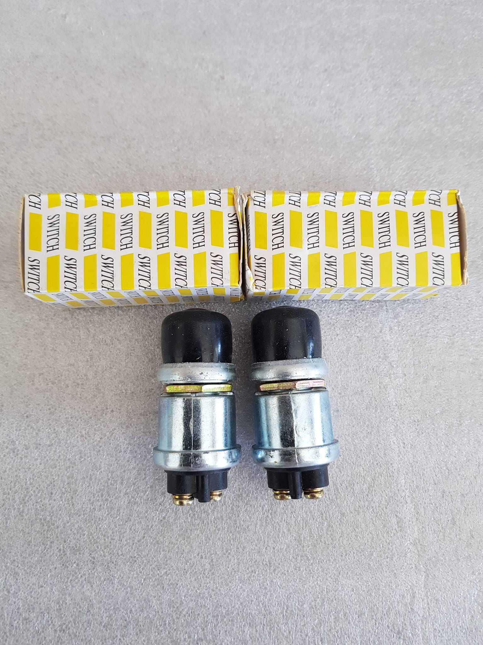 Công tắc ấn còi xịn