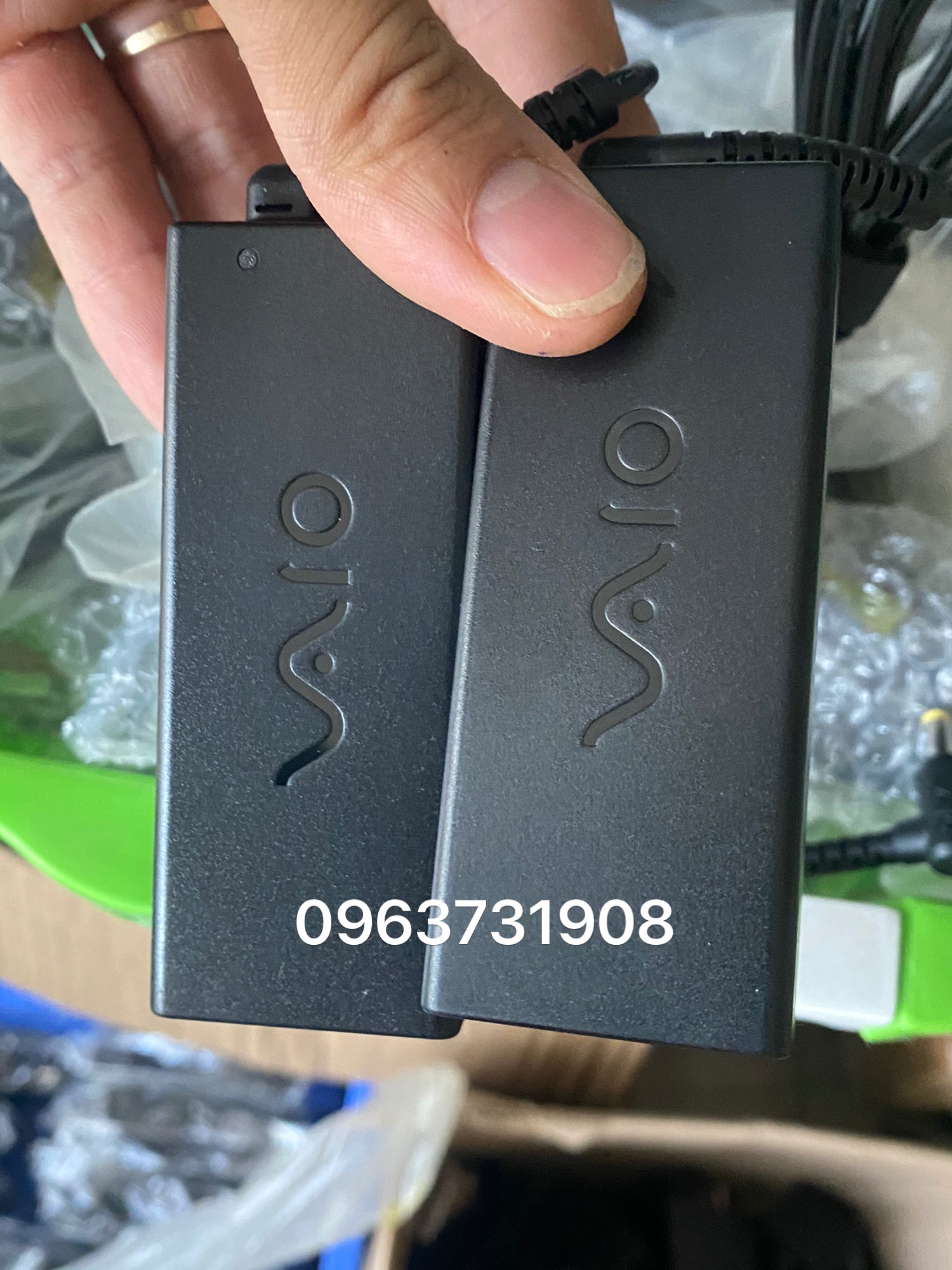 Sạc laptop Sony 10.5V bản gốc Sony cung cấp