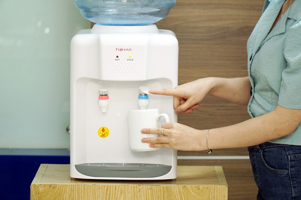 CÂY NƯỚC ĐỂ BÀN MINI FUJIHOME WD5510E