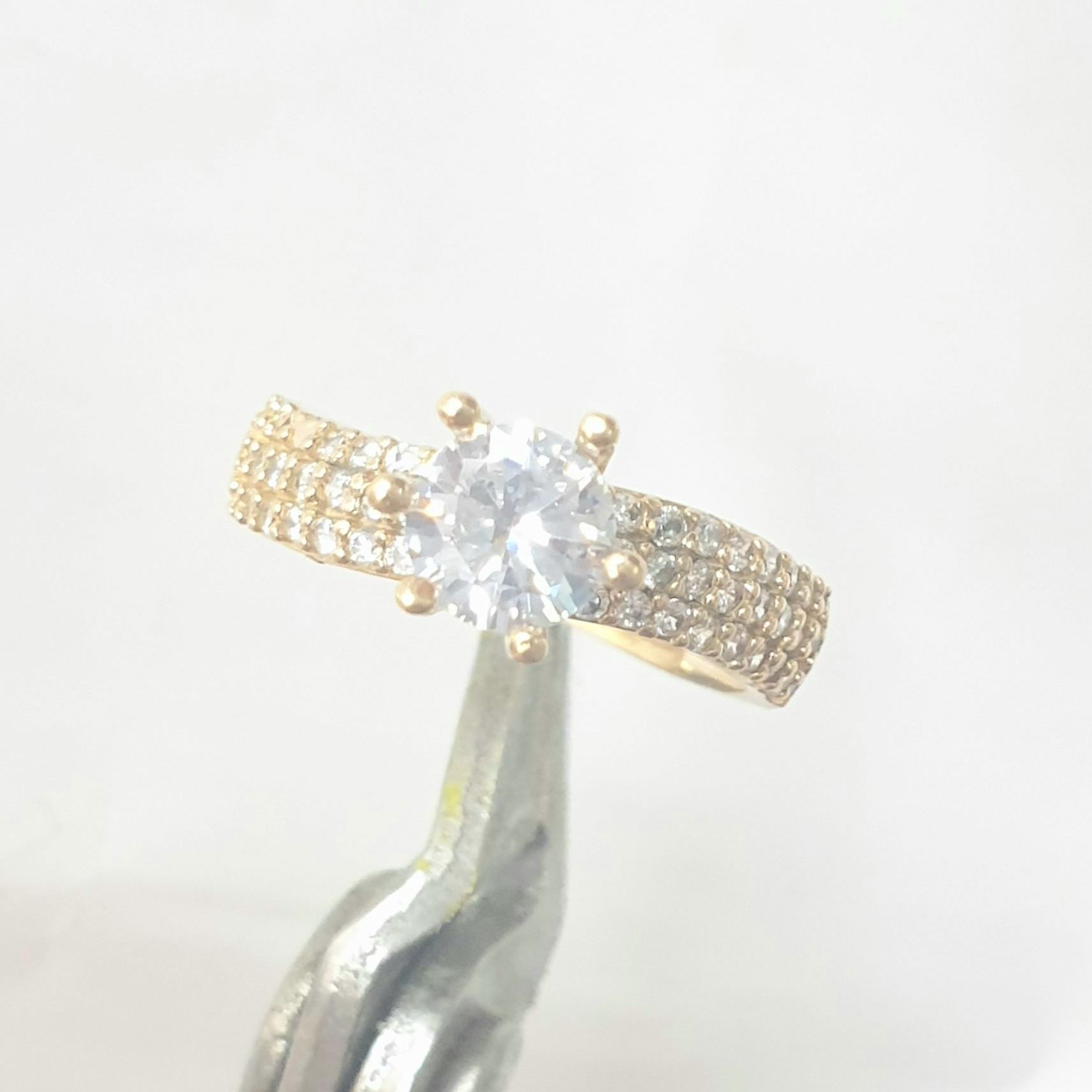 (Có Mộc Vàng- Không Phai Màu) Nhẫn Nữ Kiểu 1 Hạt Đá Xéo Vàng Vonfram cao cấp- Dùng tắm rửa thoải mái không kiêng mồ hôi không phai màu