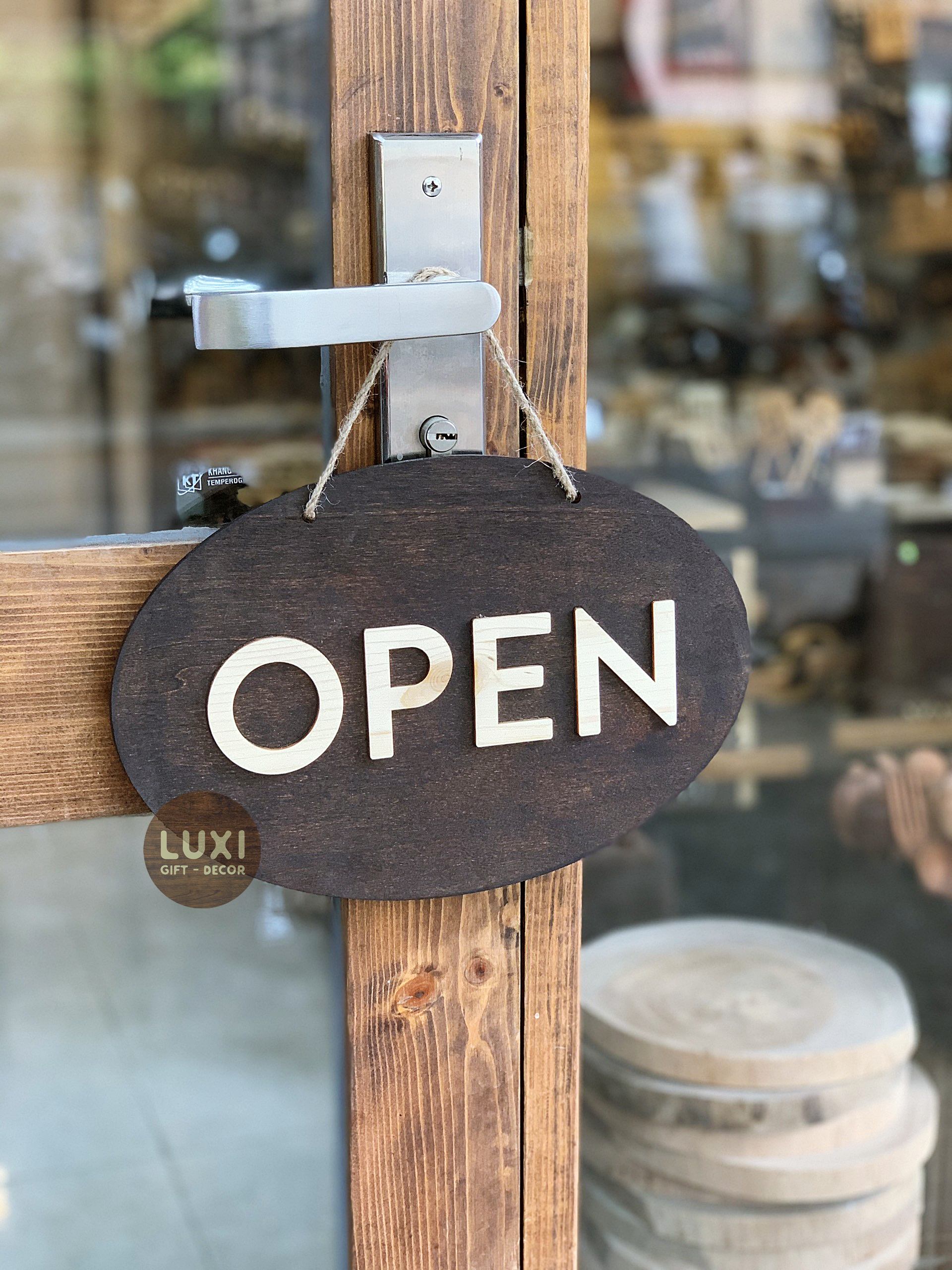 Bảng gỗ treo cửa 2 mặt open – close 04 luxi decor