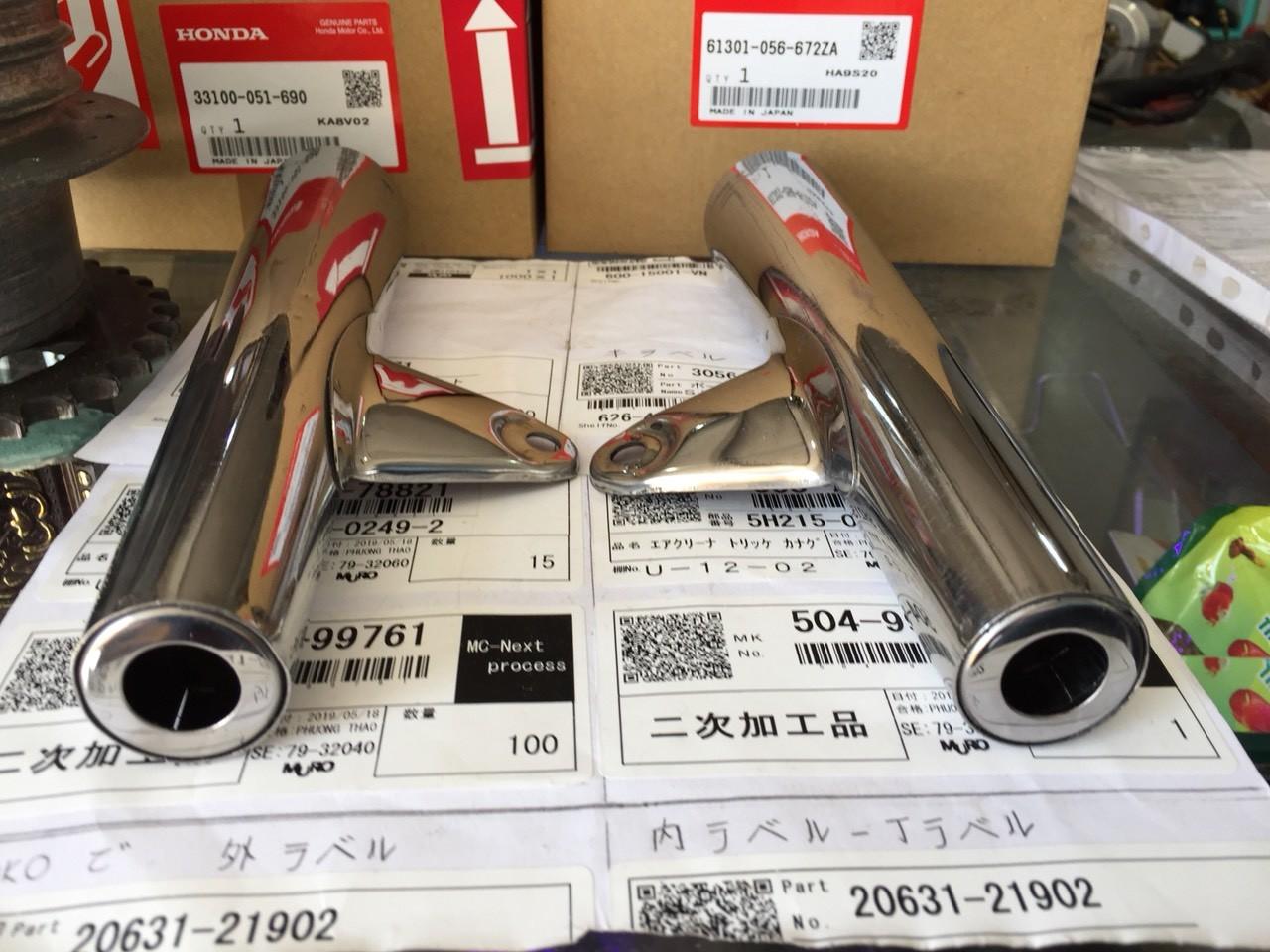 cặp tai thỏ xe 67 -72 bằng inox hít (sắt xi inox)