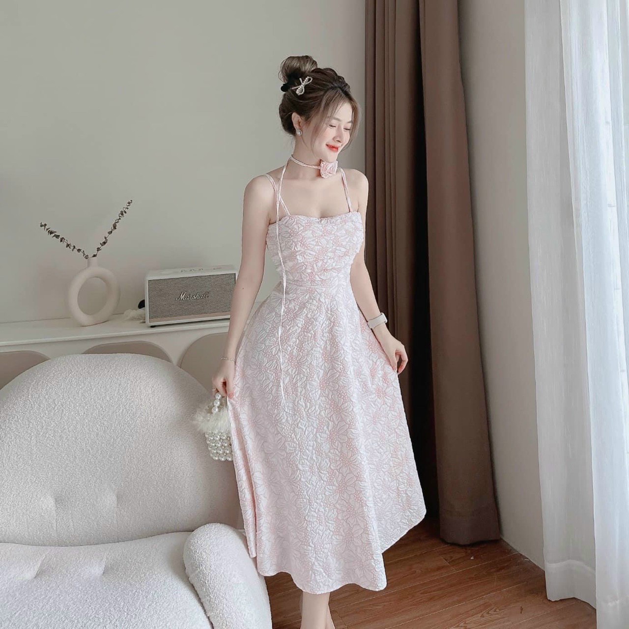 Đầm gấm tapta kèm dây cổ đính hoa