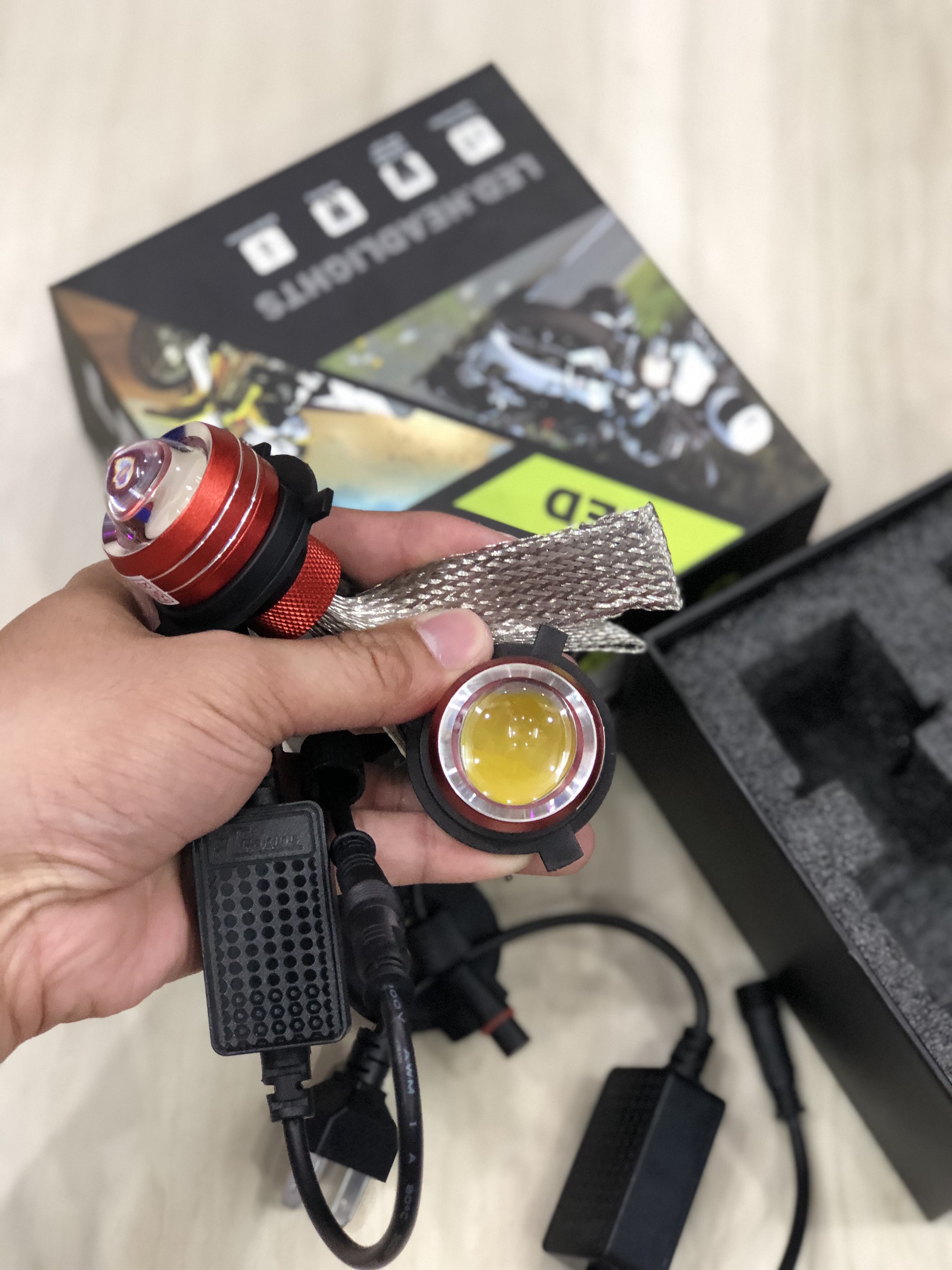 Pha led bi cầu 2 màu siêu sáng chân H4