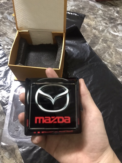 Nước hoa ô tô theo xe có logo hãng