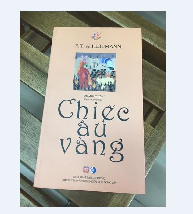 Sách - chiếc âu vàng
