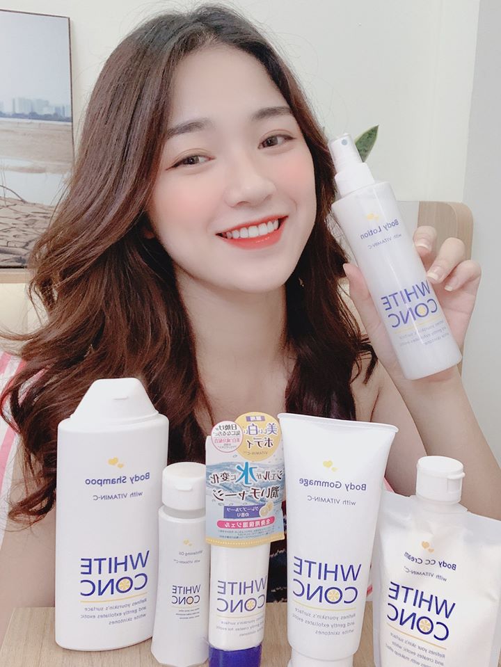 Xịt dưỡng trắng da White Conc Vitamin C 245ml Nhật Bản