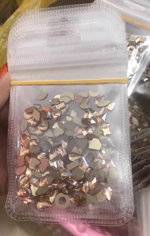 Đá khối chân vàng siêu bền, sáng - Mini Nails