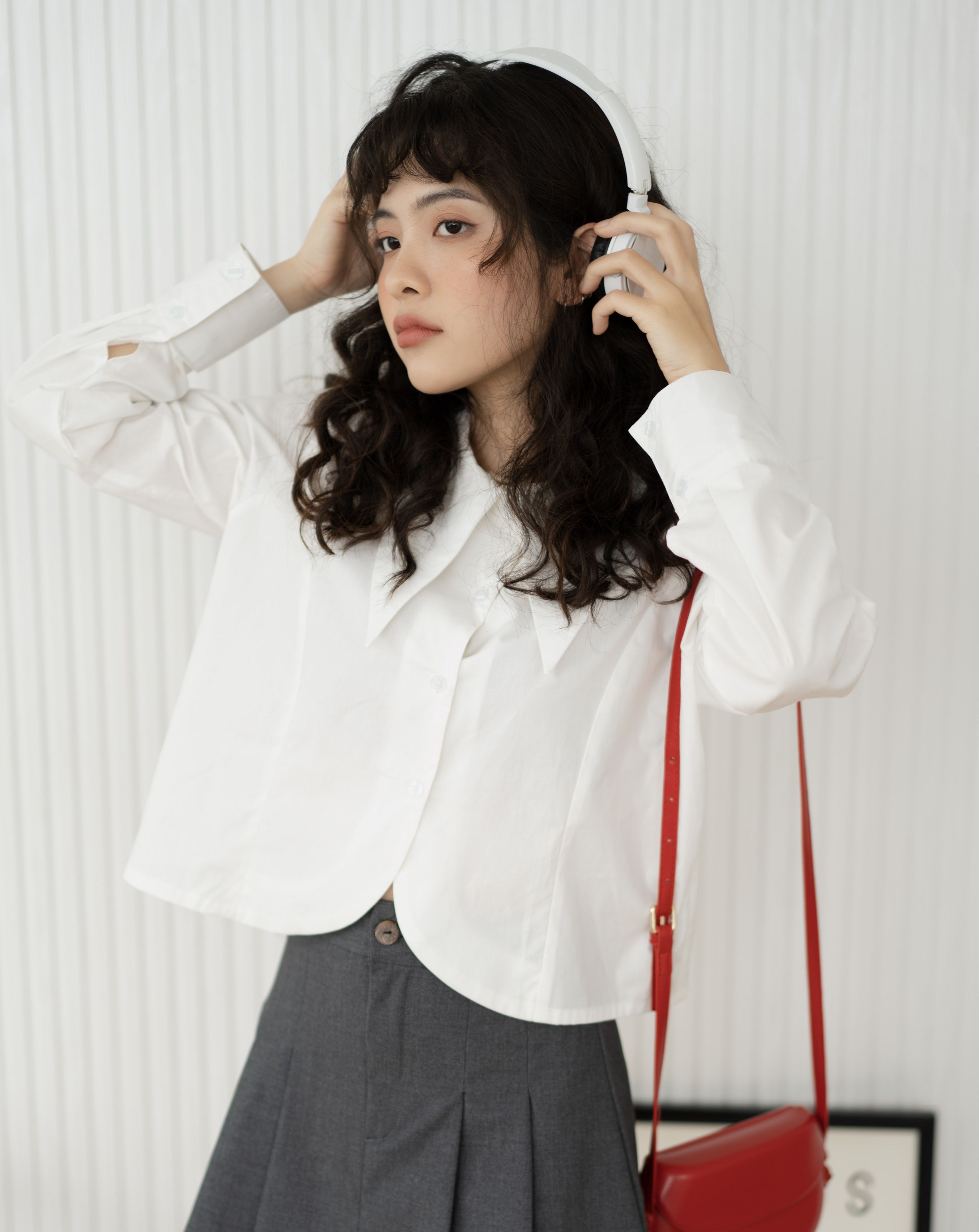 [Nhập LAZLOOK99 GIẢM 100K/500K] Áo sơ mi croptop cổ nhọn Collar Shirt