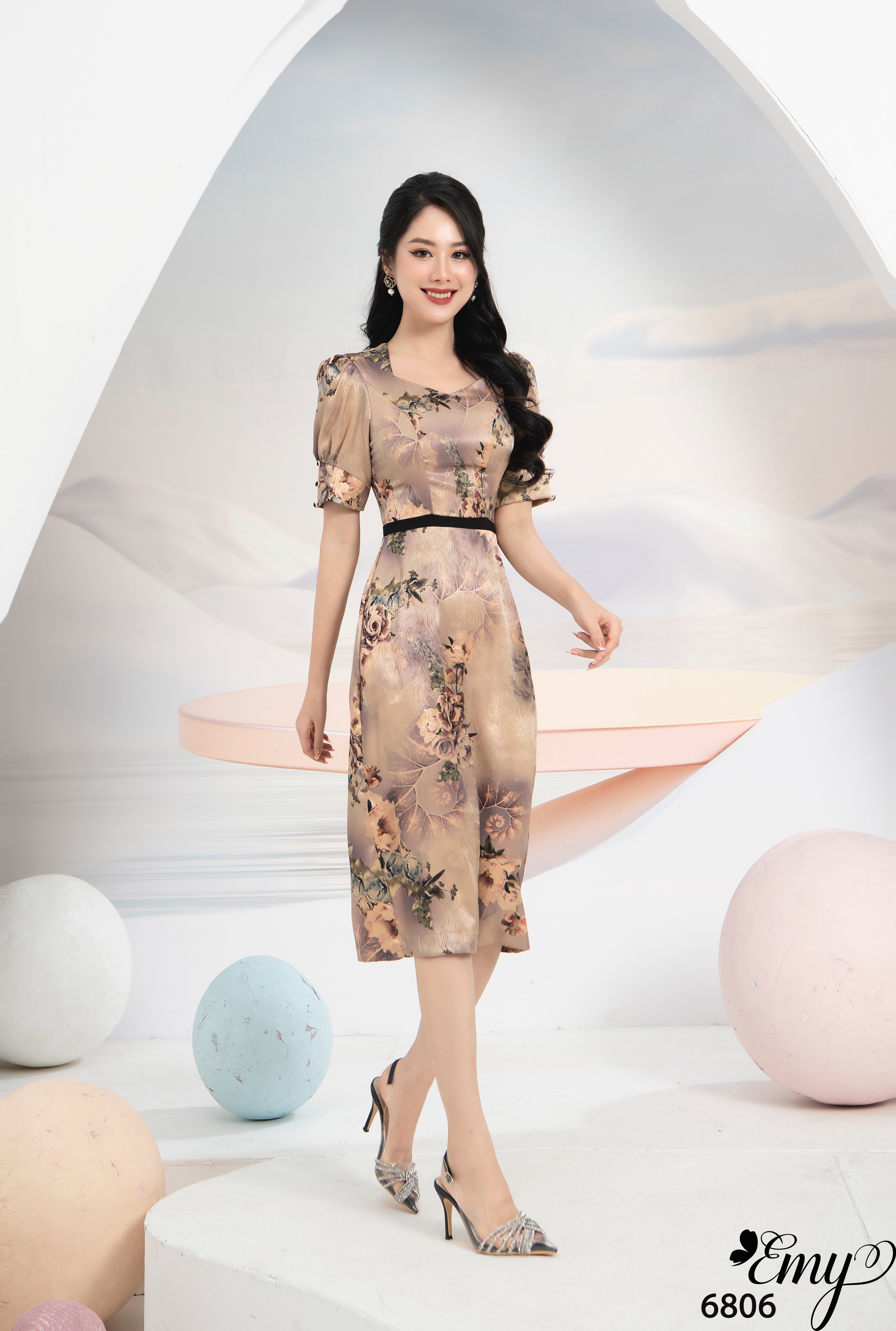 Đầm EMY EM6806 Body Lụa Nâu Cổ Lục Giác