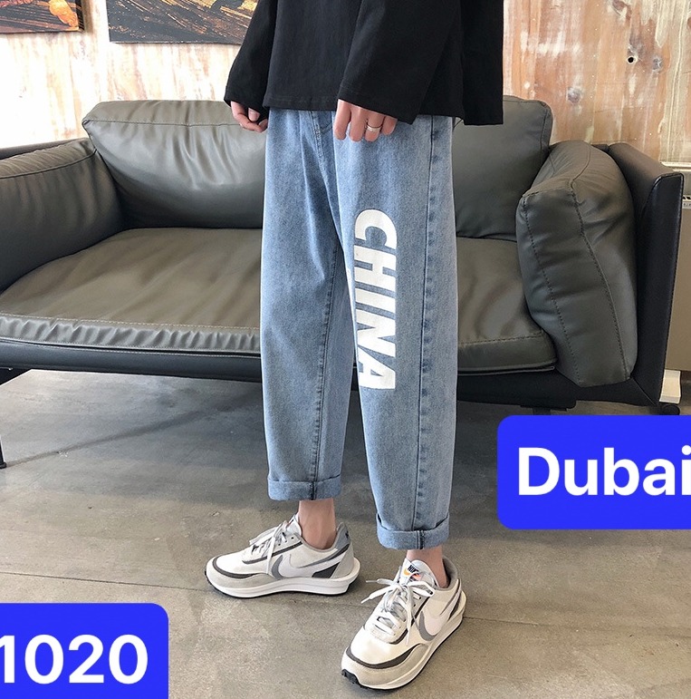 QUẦN BAGGY JEAN NAM CHẤT BÒ ỐNG RỘNG DÀI THÊU CHỮ CHINA THOÁNG MÁT, CHẤT LƯỢNG CAO, CO GIÃN NHẸ DB-1020 - DUBAI FASHION