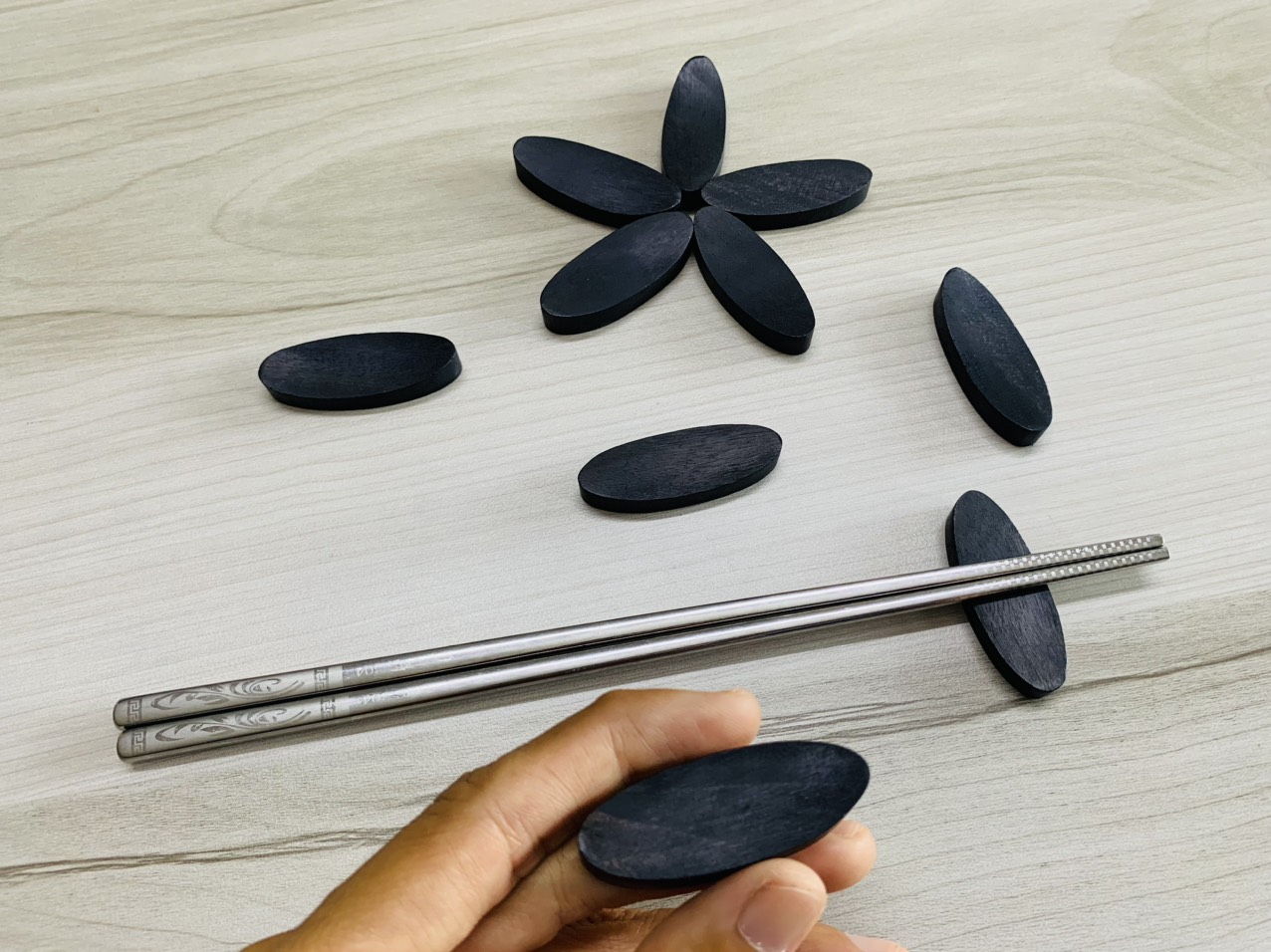 Set 10 gác đũa gỗ màu đen