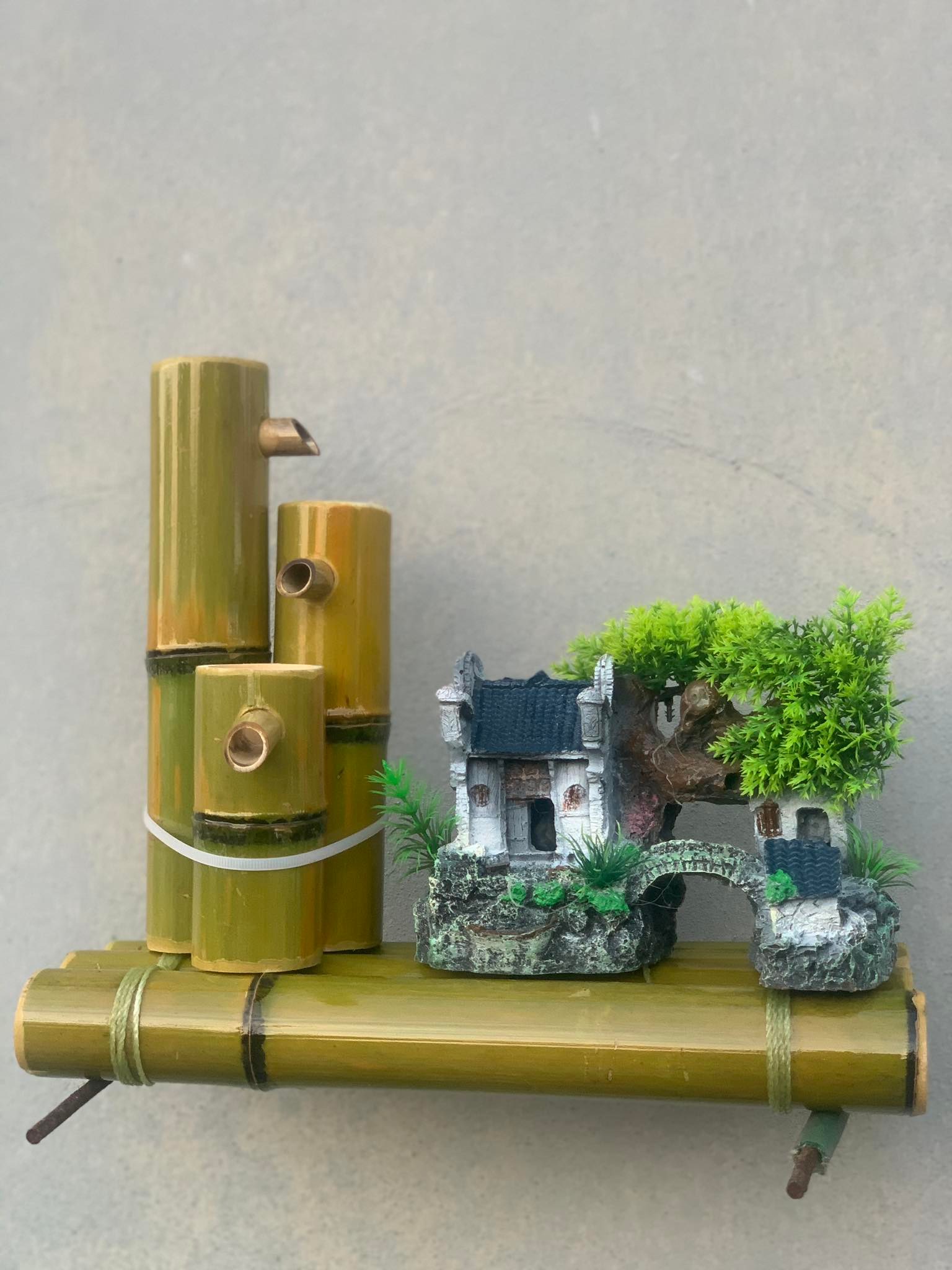 Thác nước tiểu cảnh (thác nước bằng tre)