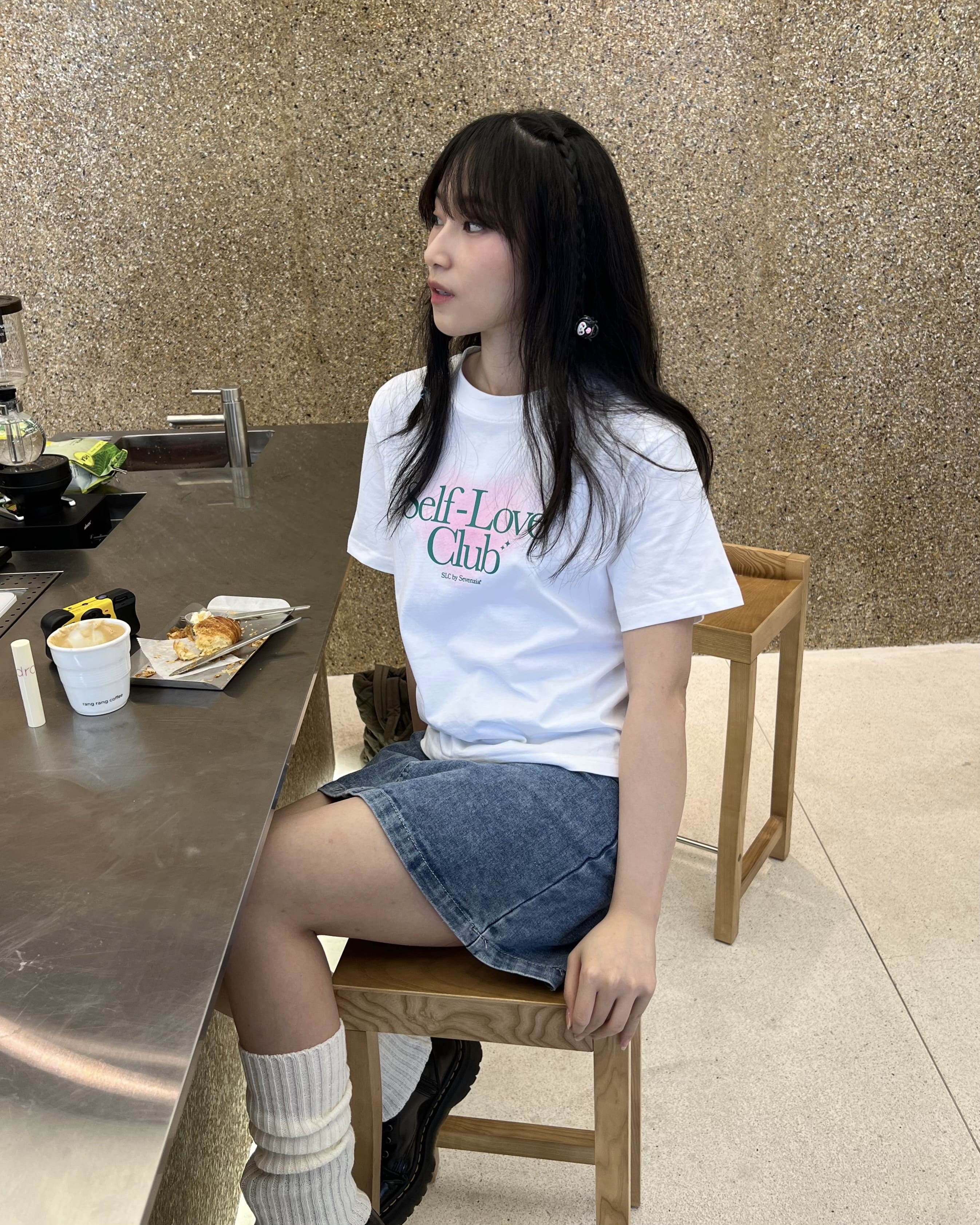 Áo thun form nữ SLC - regular tee "Pink Heart" - Trắng