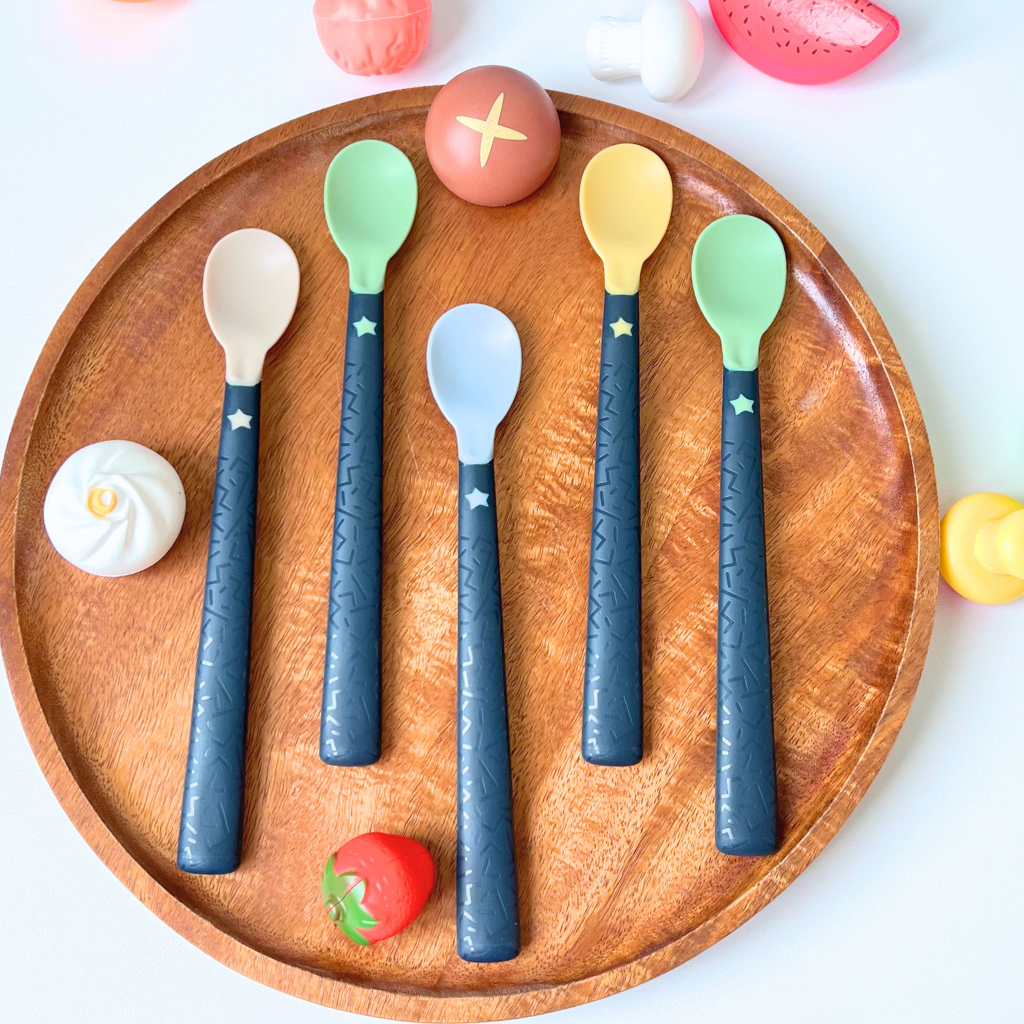 Tommee Tippee Softee Baby Feeding Spoons, for Babies from 4 Months - Set of 5 Spoons, Individual (Random Color Delivery)