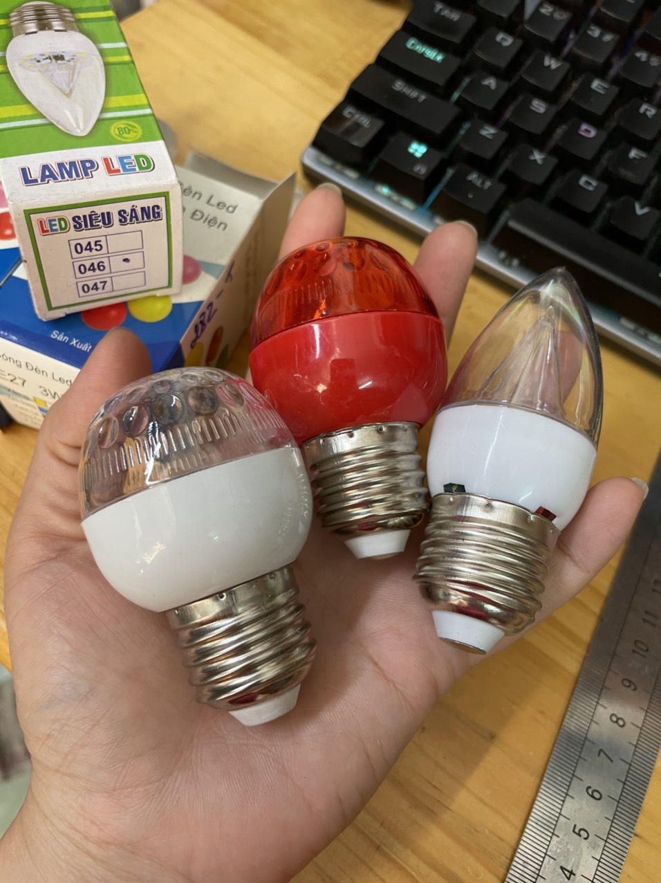 BÓNG ĐÈN LED. CÓ ĐUÔI VẶN 5W. TH 282. 283
