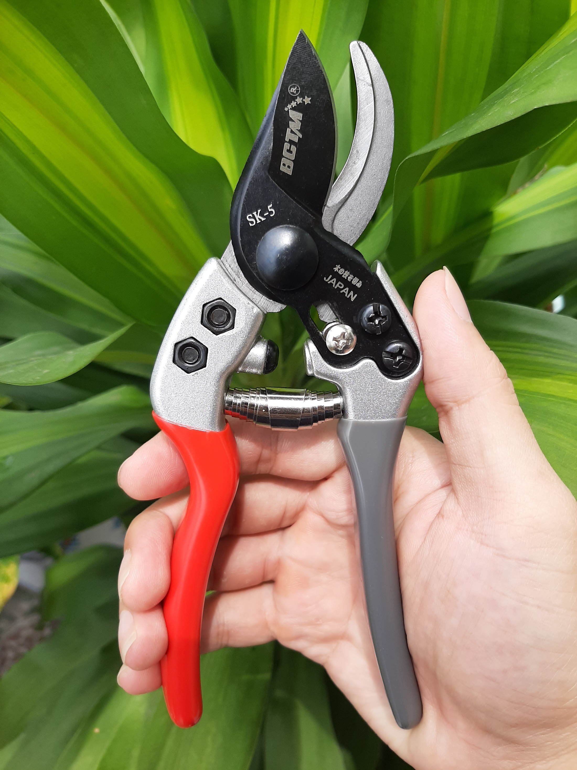 Kéo cắt tỉa cành nhật siêu sắt bén thép sk-5 cầm chắc tay