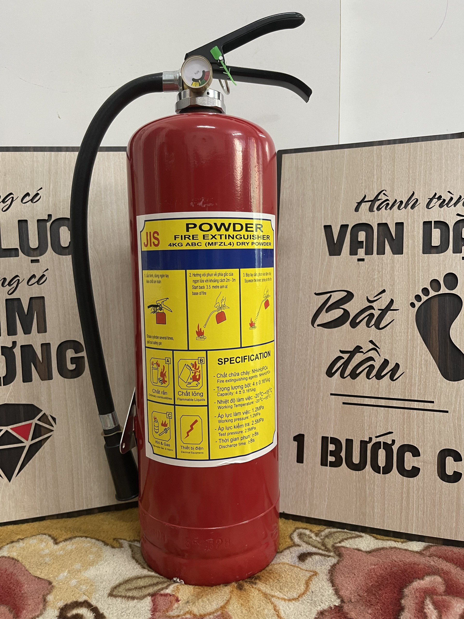 Bình chữa cháy bột ABC 4kg, bình cứu hỏa MFZL, Bình bột chữa cháy 4kg đúng chuẩn quy định PCCC, bình bột MFZL4 4kg, nhập khẩu chính hãng JIS, dùng cho gia đình, hộ gia đinh, công ty , xí nghiệp, bình chữa cháy gia đình, bình ABC bột 4