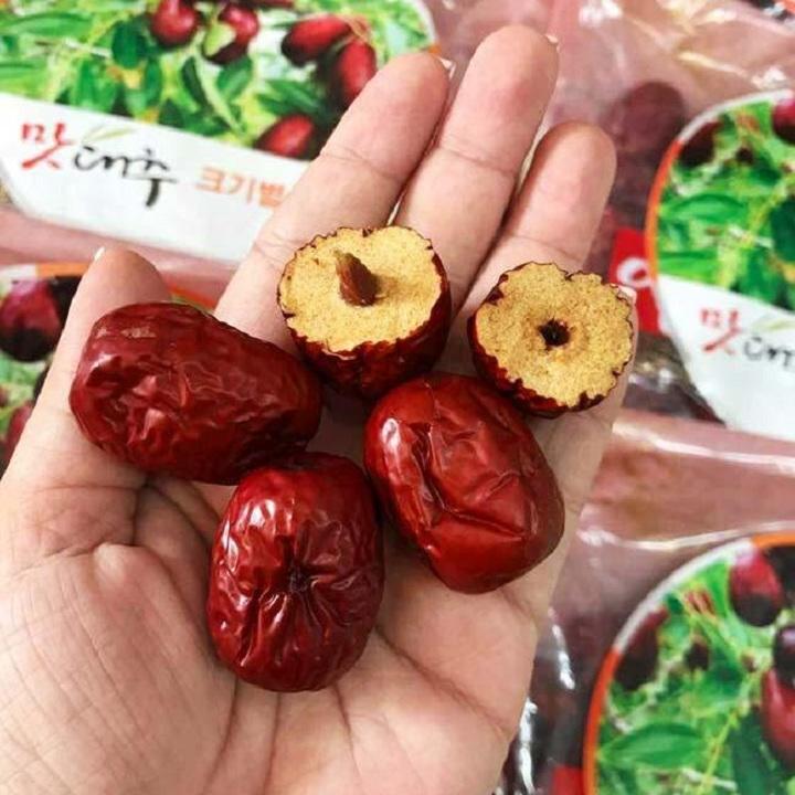 Táo đỏ sấy khô Hàn Quốc hộp 1kg (kèm túi xách quà tặng)