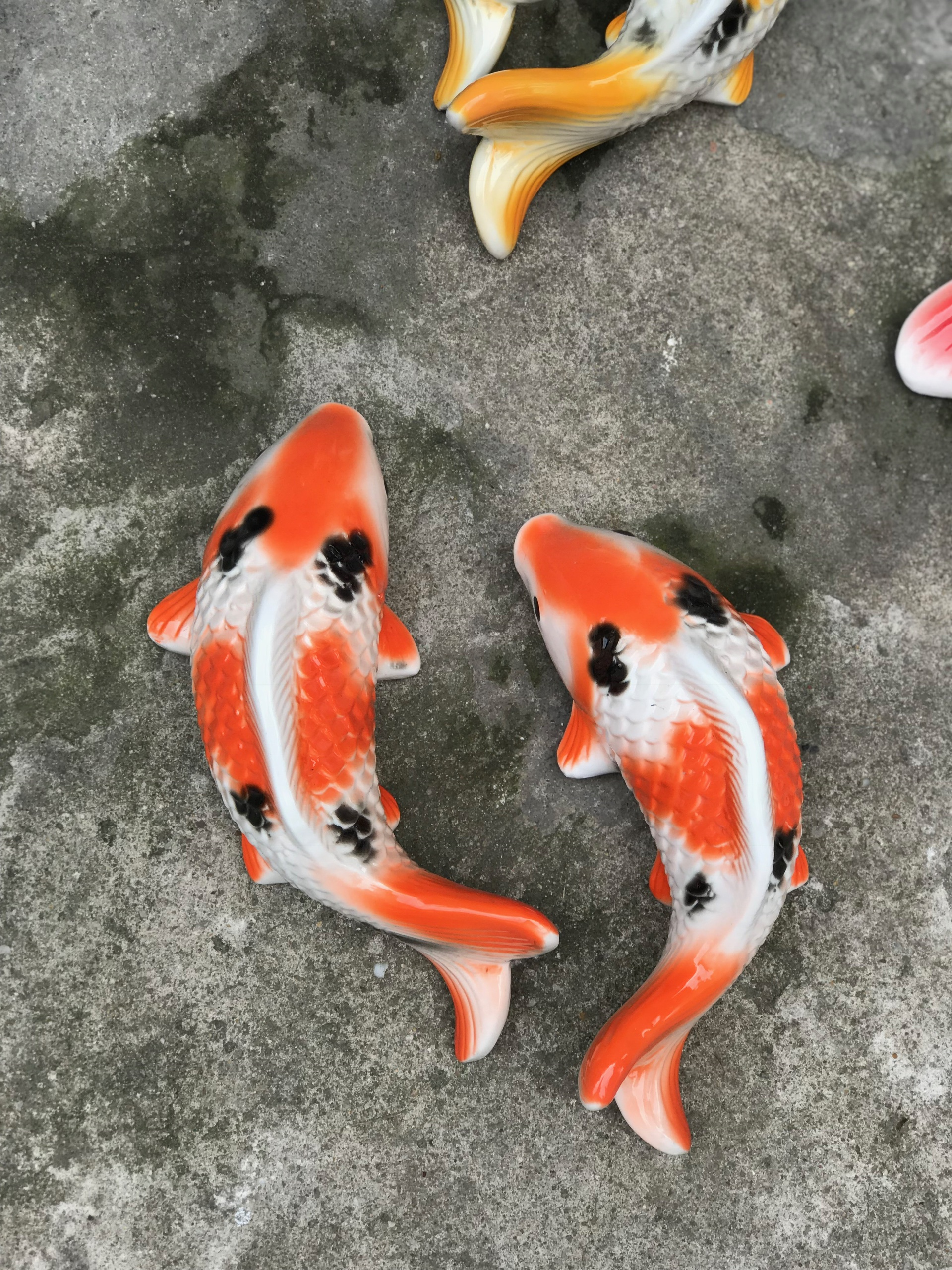 Cá koi gốm sứ bát tràng trang trí