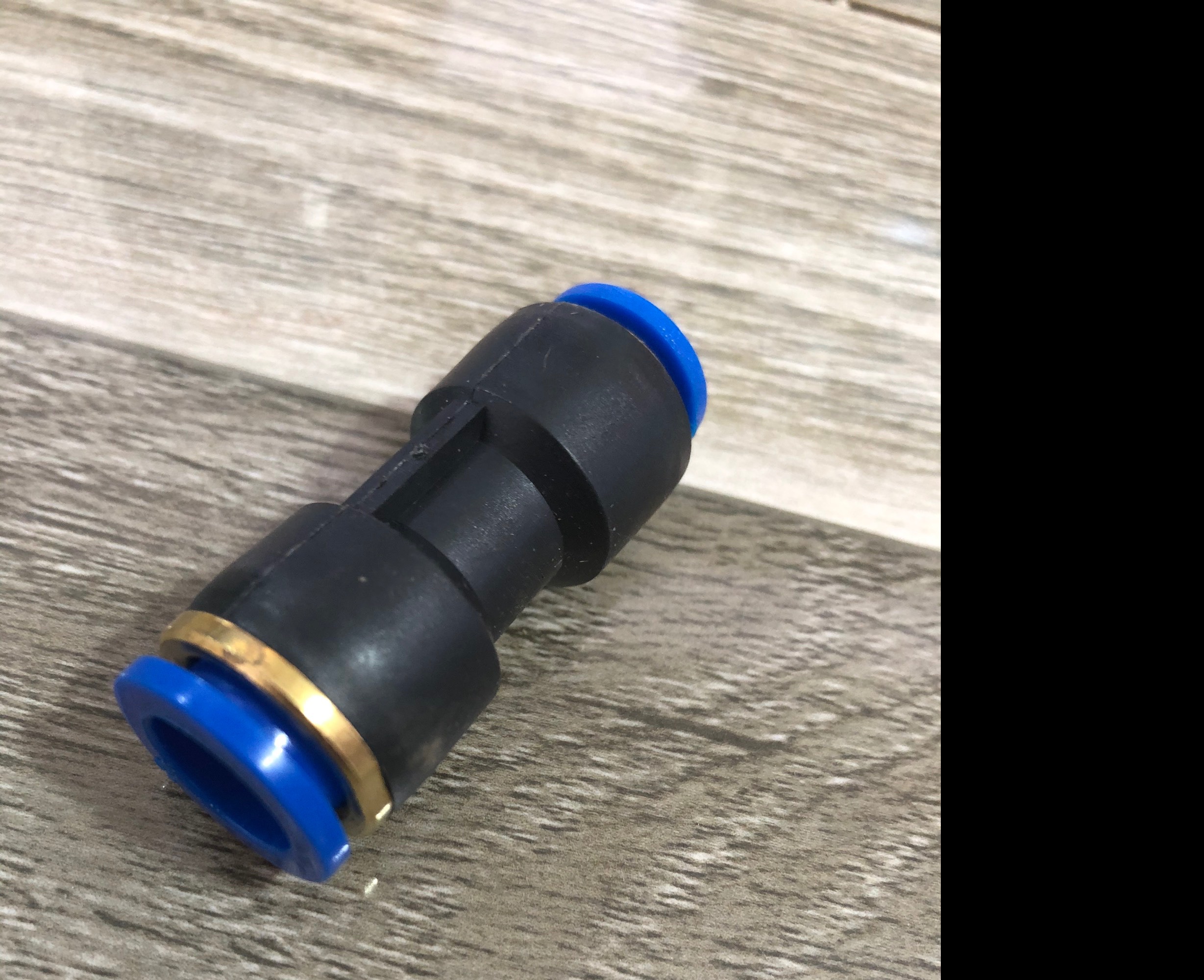 Cút nối nhanh phi 10*12 thẳng nhựa  cho ô tô