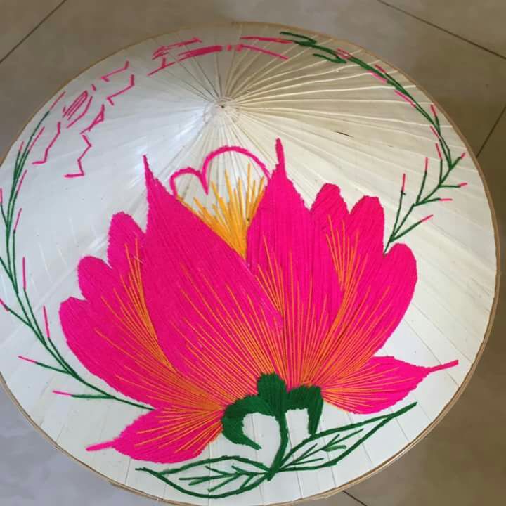Nón lá thêu hoa to đẹp