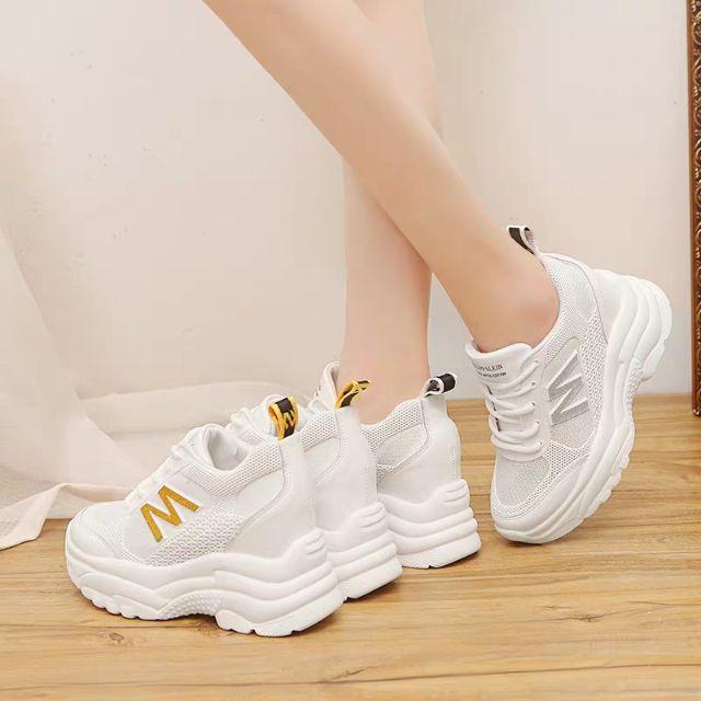 Giày thể thao nữ độn đế chữ M mới!