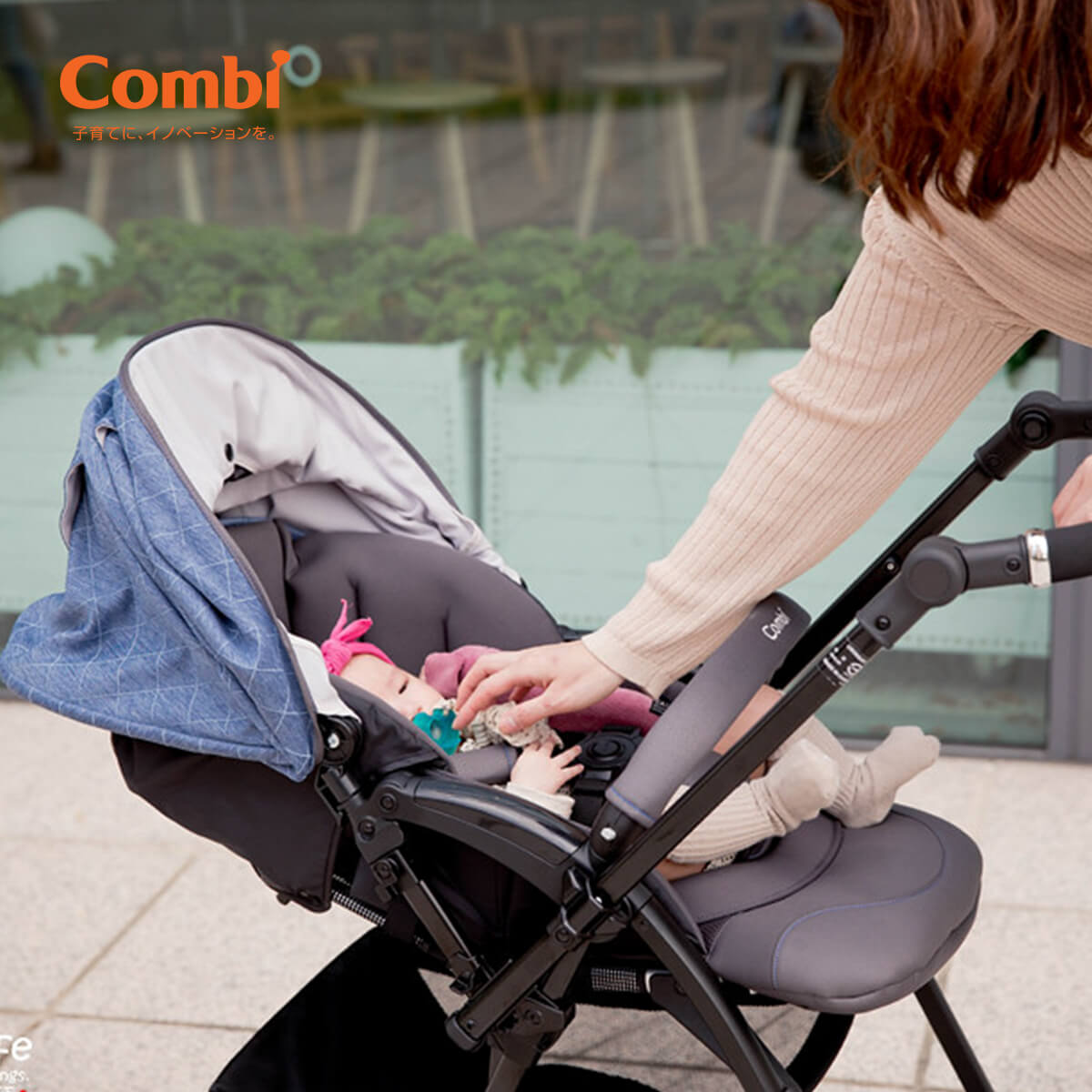 Xe đẩy Combi CrossGo 4 bánh quay tự động