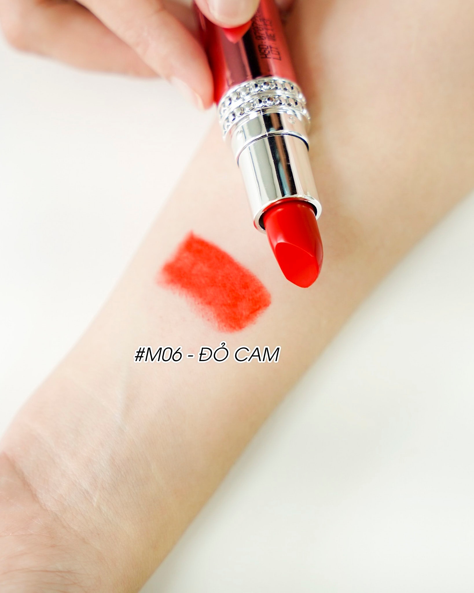 Son lì pha dưỡng lên màu chuẩn bền màu lâu trôi không gây khô thâm môi Riori Matte Me Lipstick chính hãng có 3 màu son dạng thỏi 35g