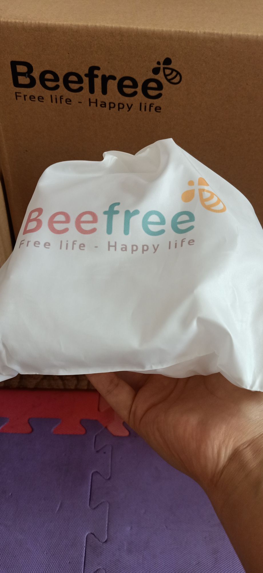 CỐC HÚT SỮA BEEFREE NHẬT BẢN