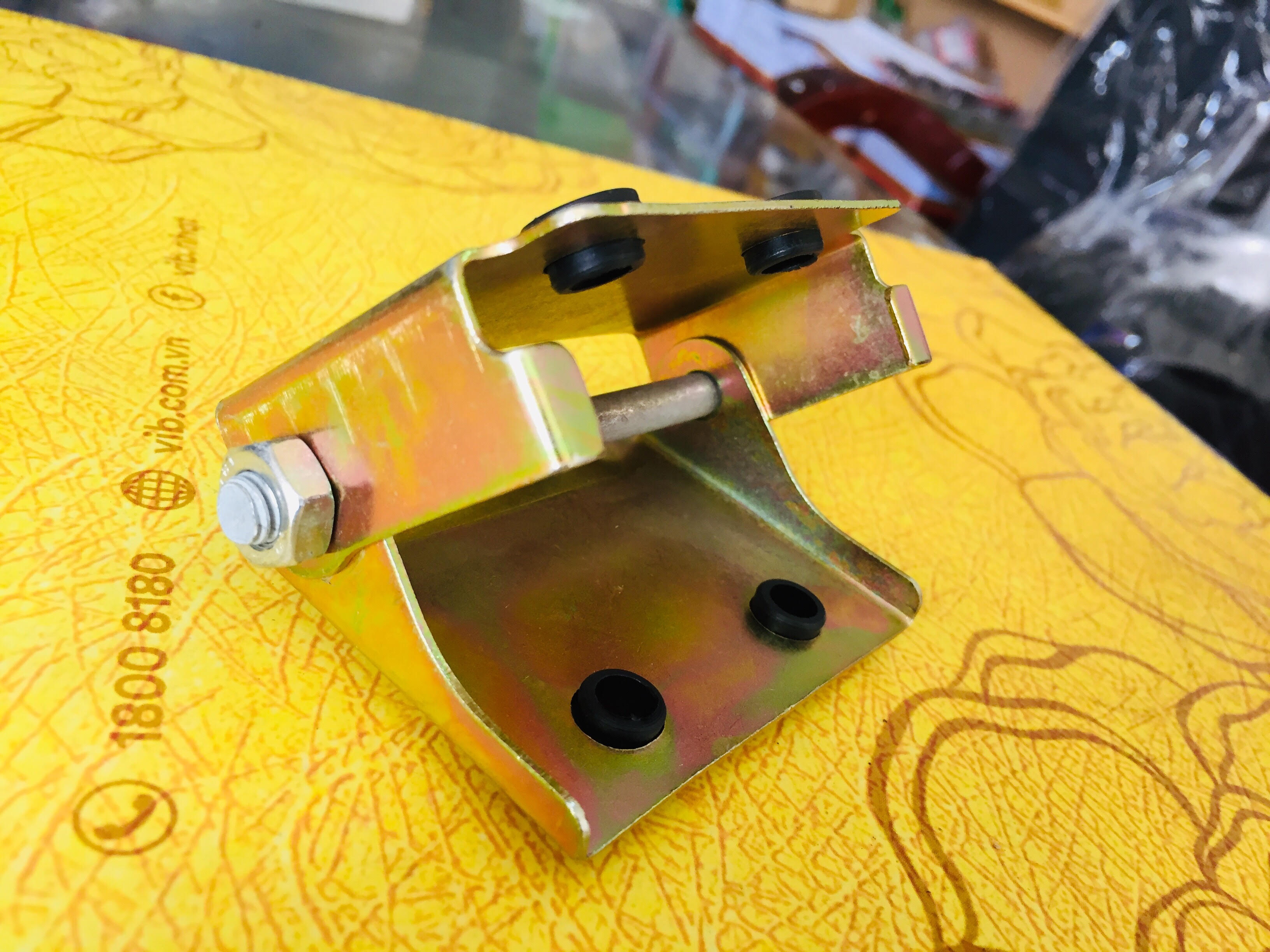 pát gắn yên (bản lề) cho xe cub 81,86,82,84,DD,DH