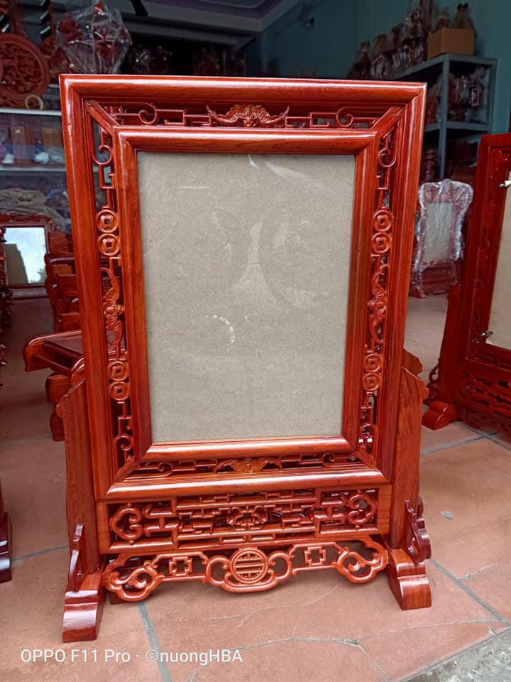Khung ảnh thờ gỗ hương (kt ảnh 20 x 30 cm)