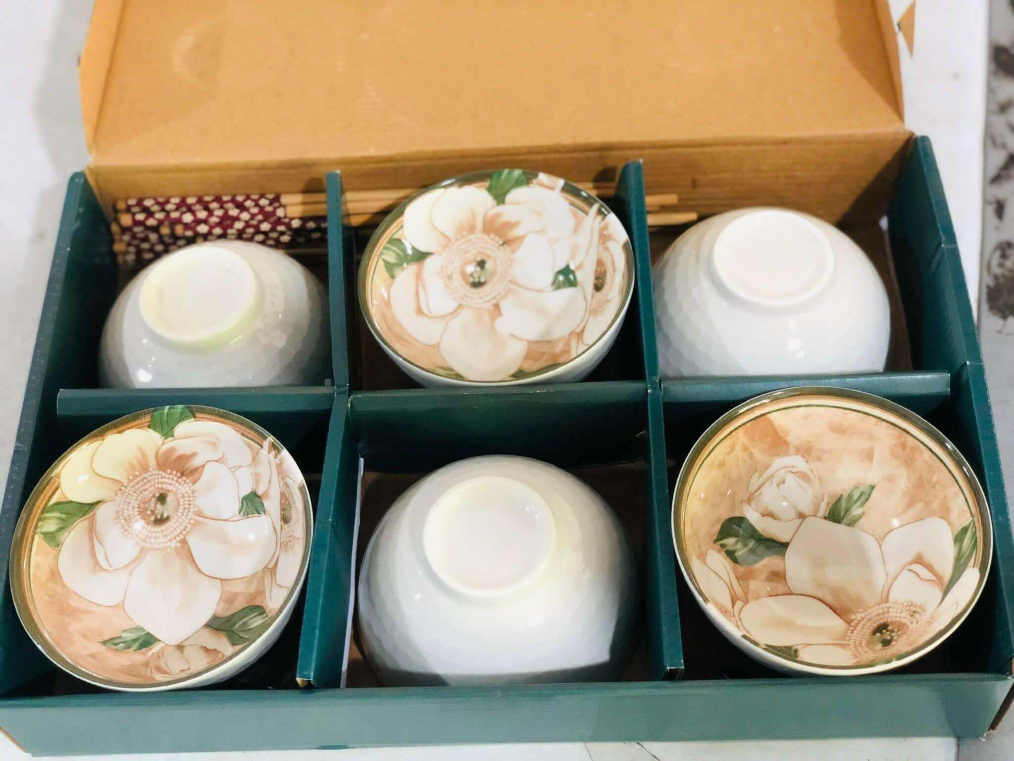 Bộ 6 bát sứ hình hoa kèm đũa
